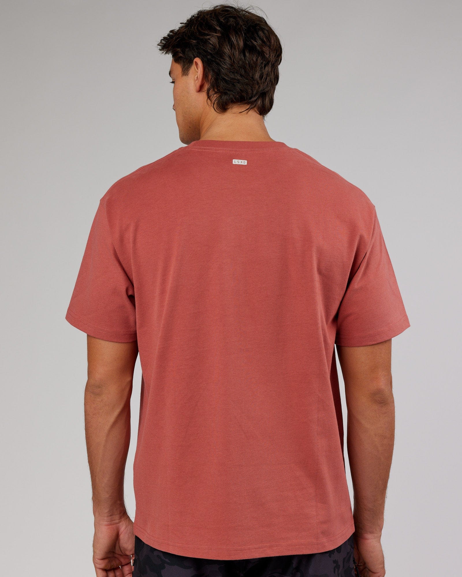 Model wearing Heritage Heavyweight Tee Oversize - Marsala