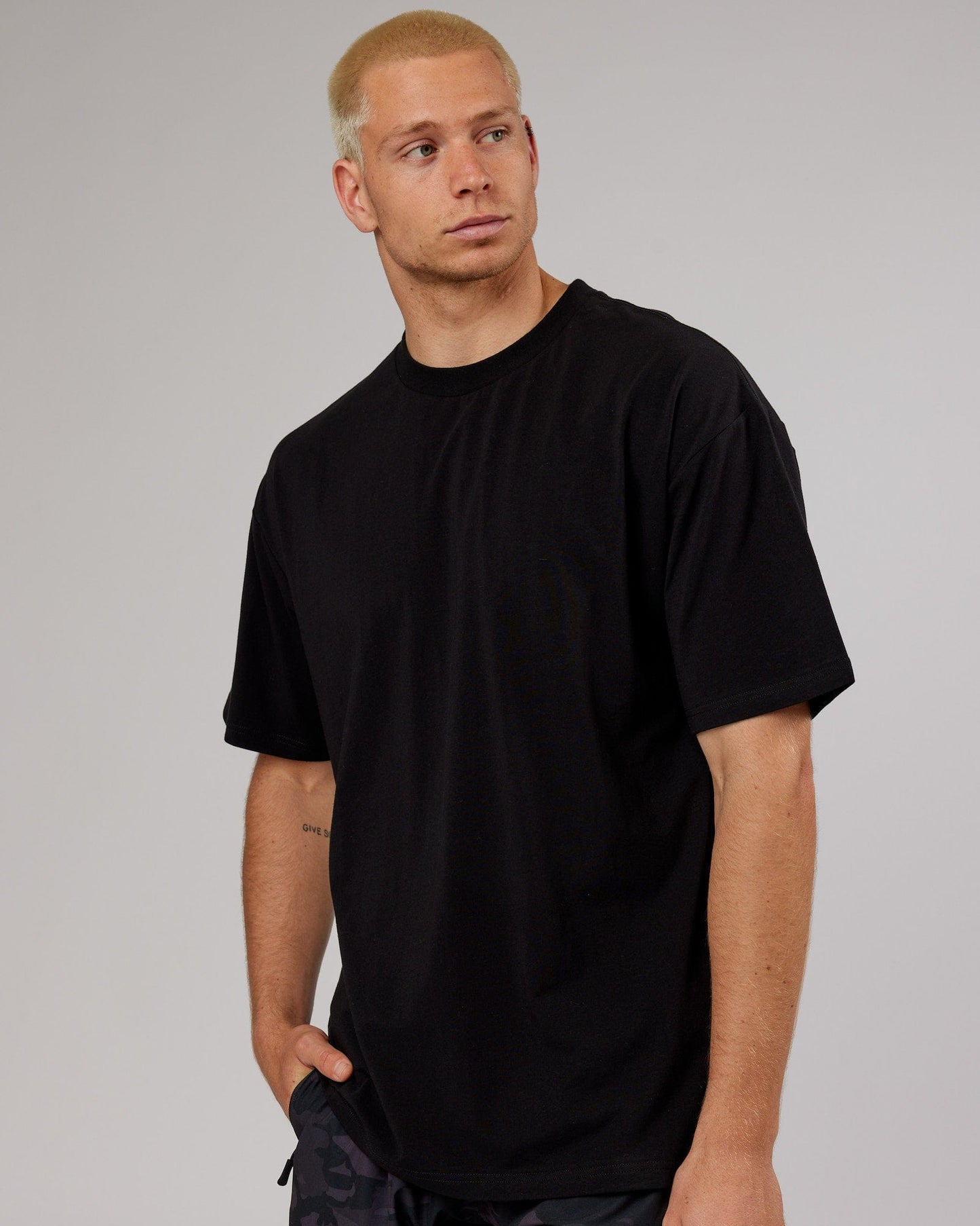 Model wearing LTRD FLXCotton Tee Oversize - Black-Black