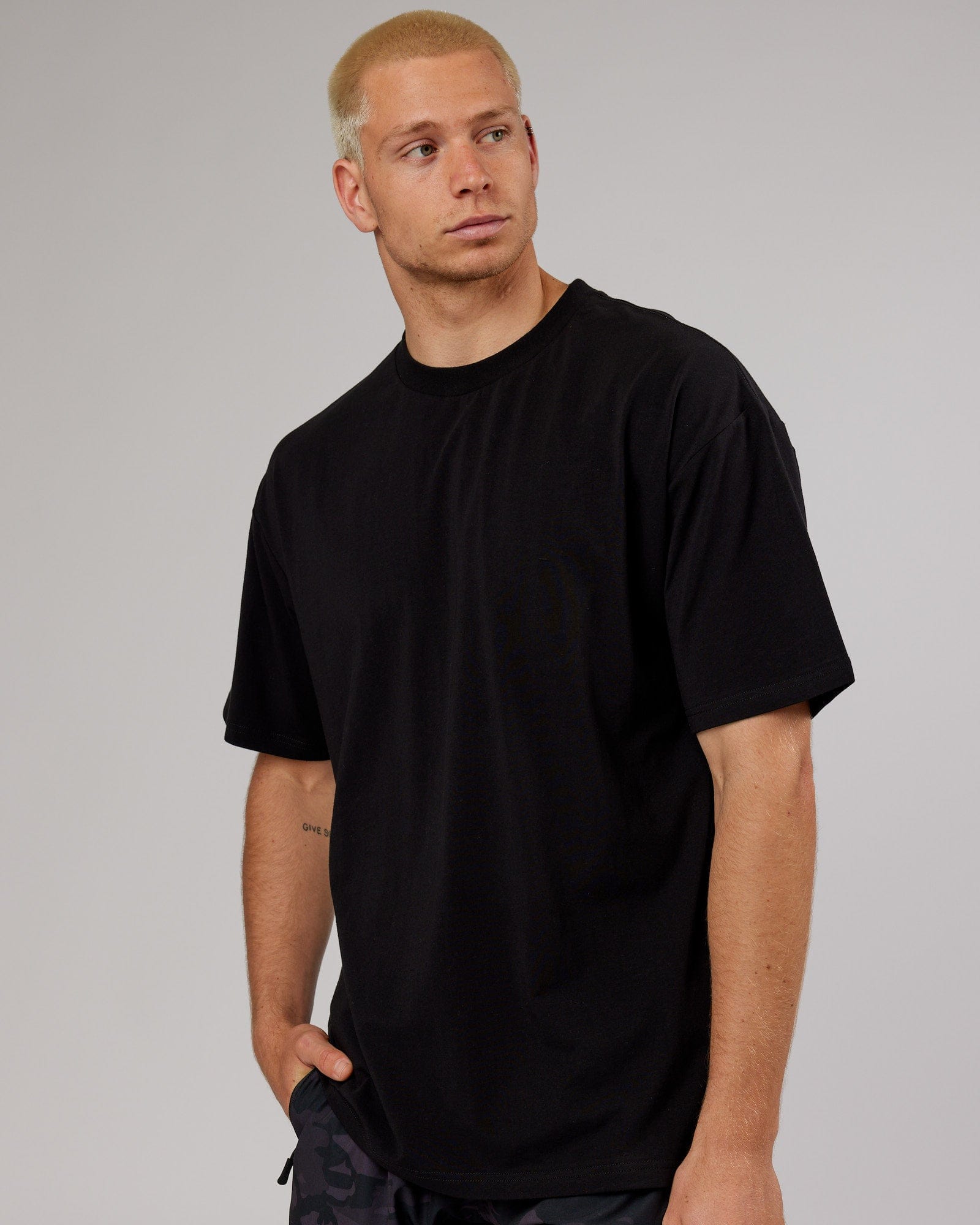 Model wearing LTRD FLXCotton Tee Oversize - Black-Black