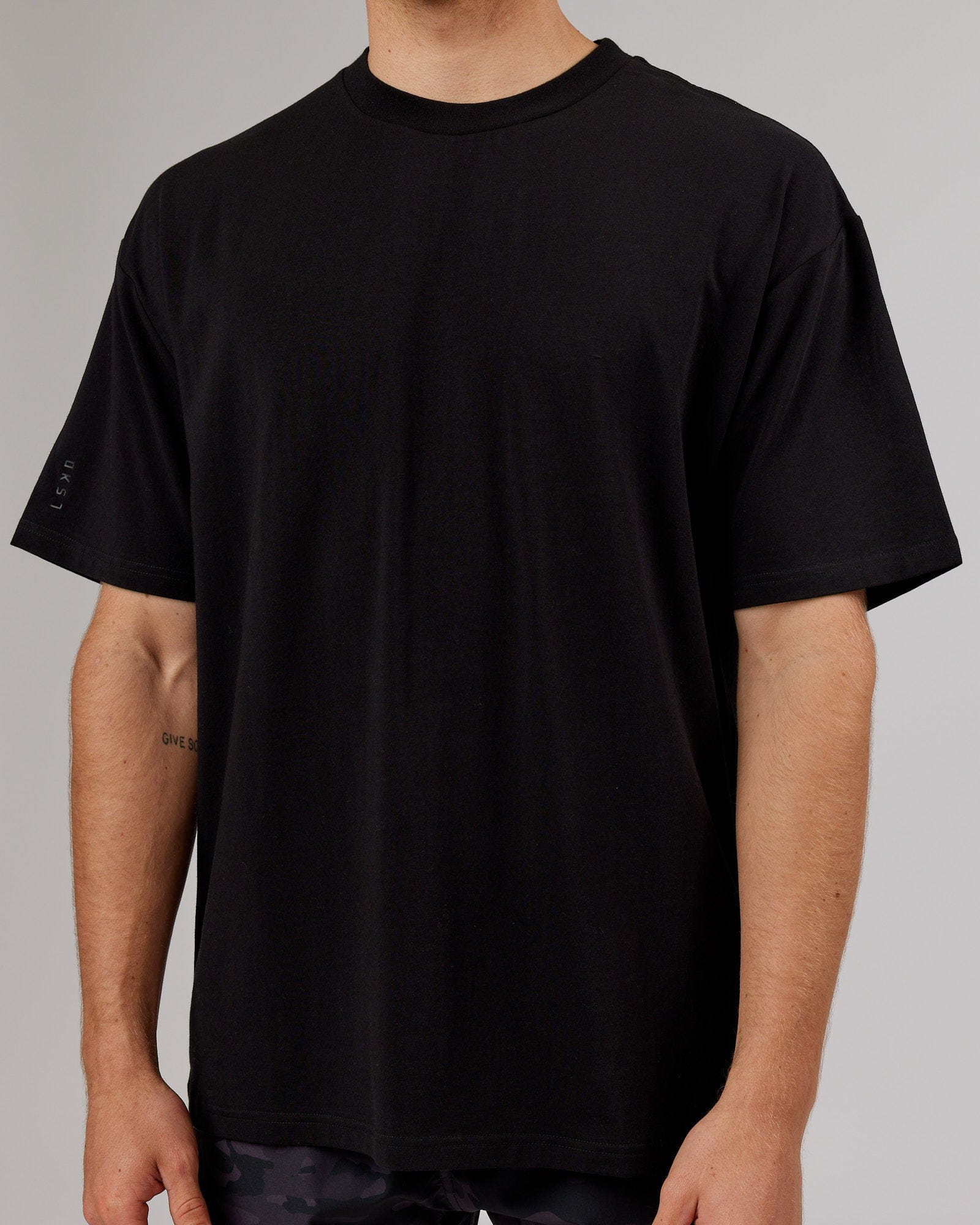 Model wearing LTRD FLXCotton Tee Oversize - Black-Black