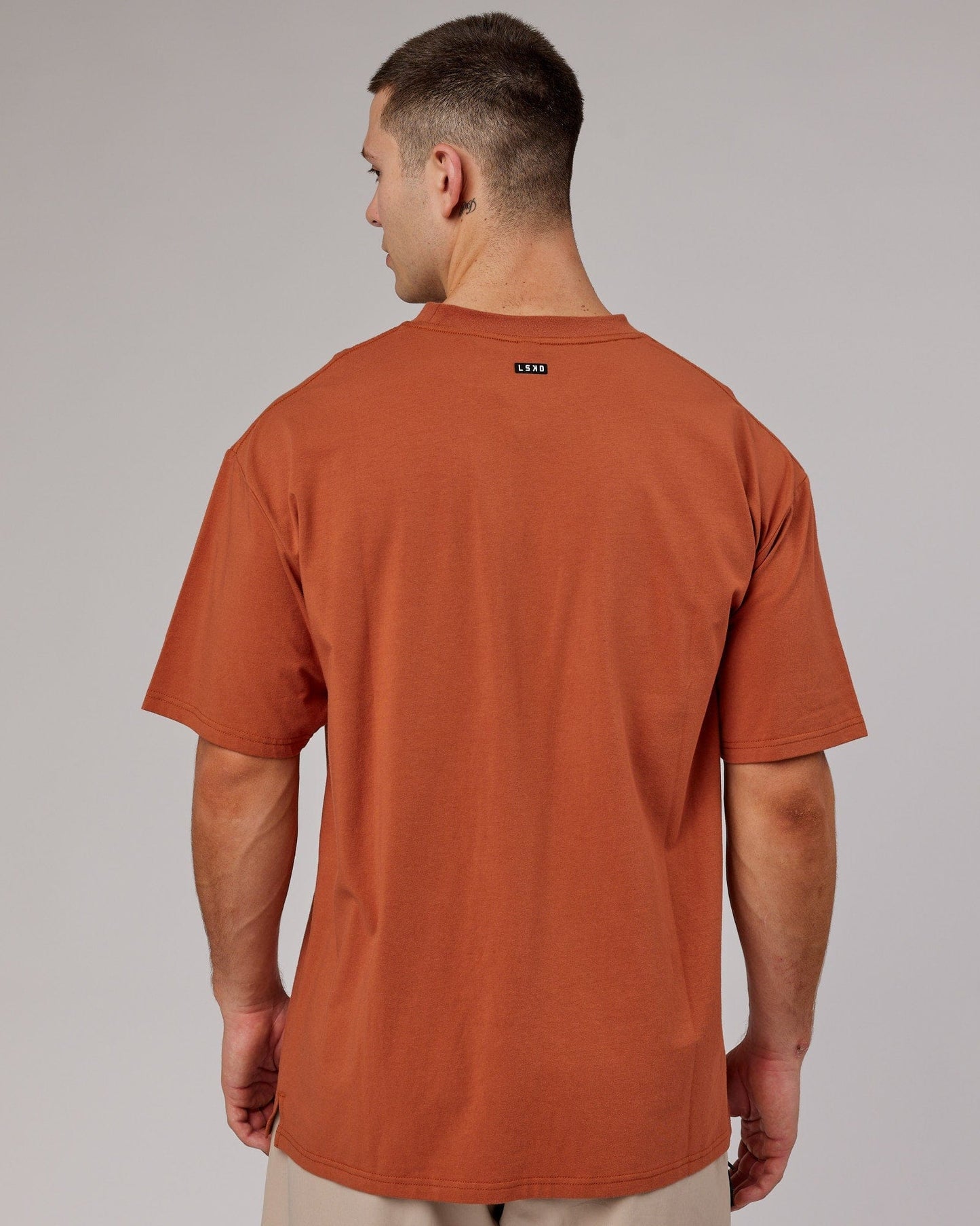 Model wearing Capsule FLXCotton Tee Oversize - Auburn