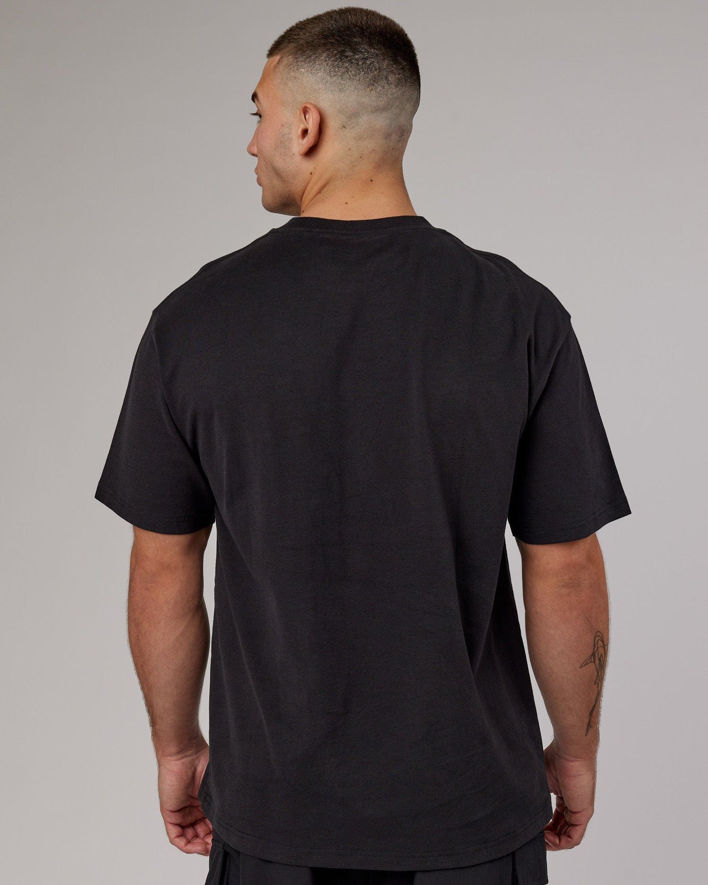Model wearing Free Throw Heavyweight Tee Oversize - Black