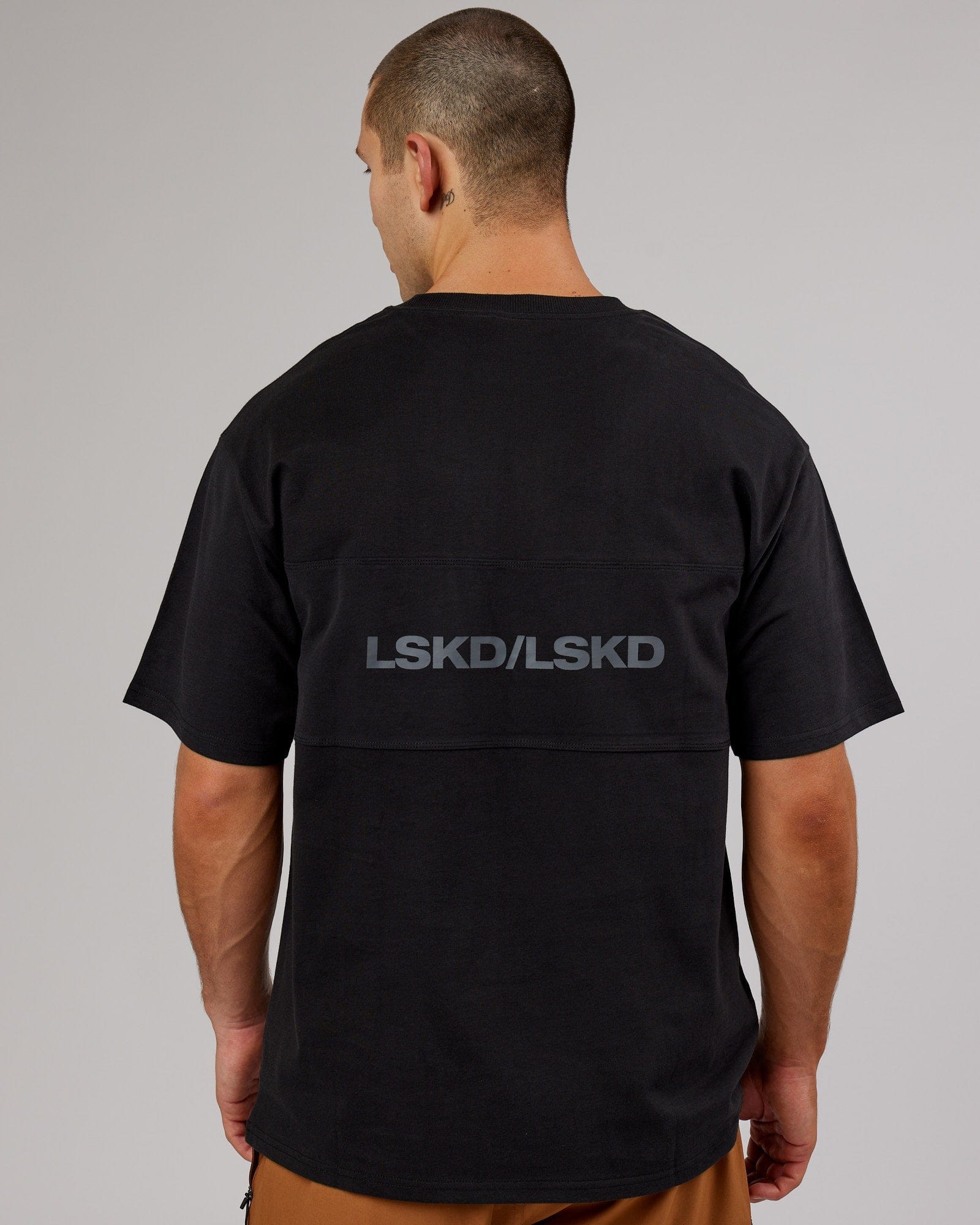 Model wearing Impact Heavyweight Tee Oversize - Black-Grey