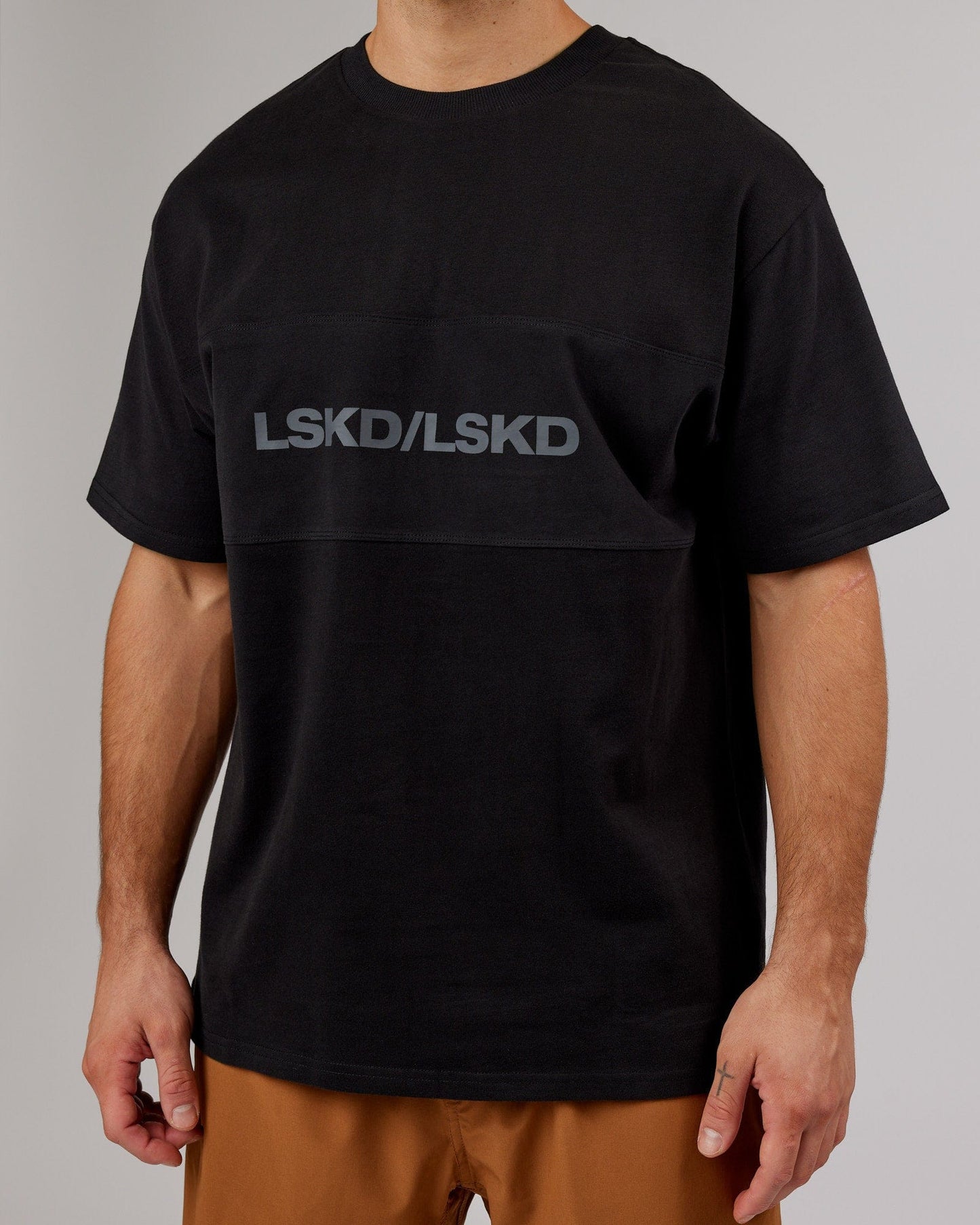 Model wearing Impact Heavyweight Tee Oversize - Black-Grey