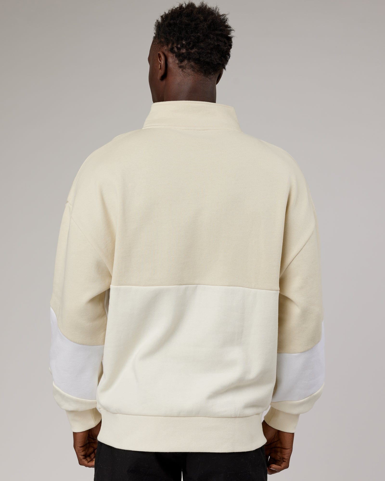 Model wearing Inversion Sweater Oversize - Almond Milk