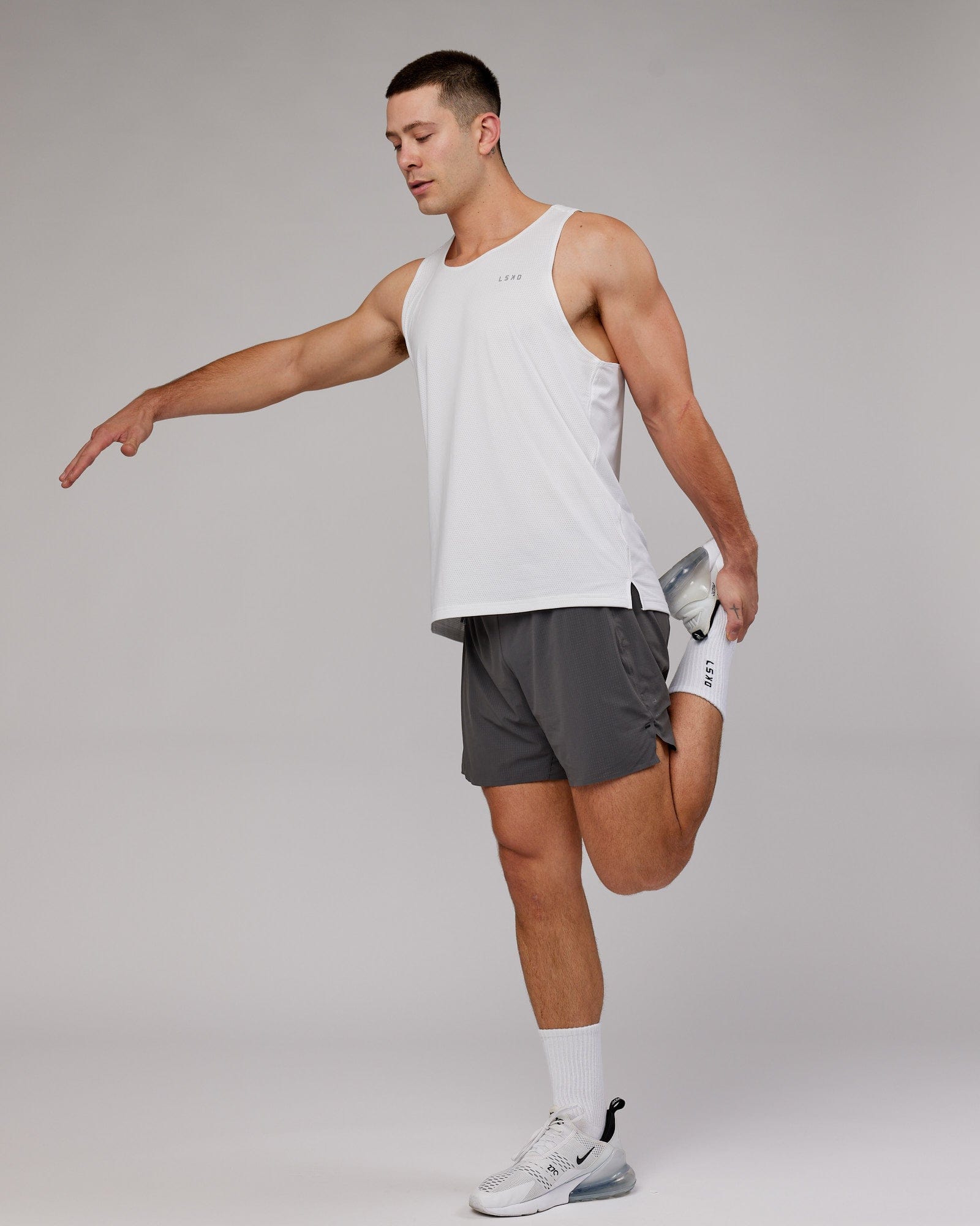 Model wearing Perform VapourFLX Tank - White Marl