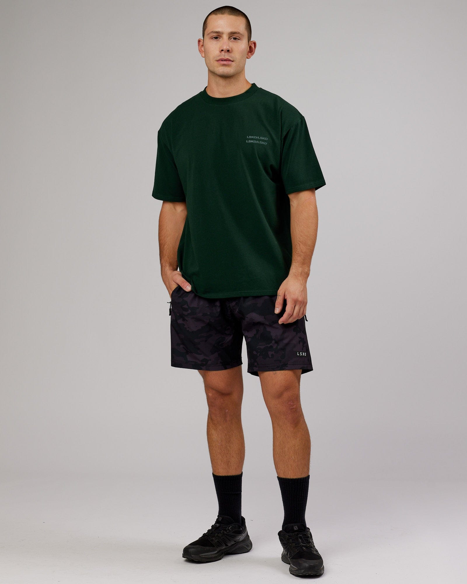 Model wearing Quad FLXCotton Tee Oversize - Forest