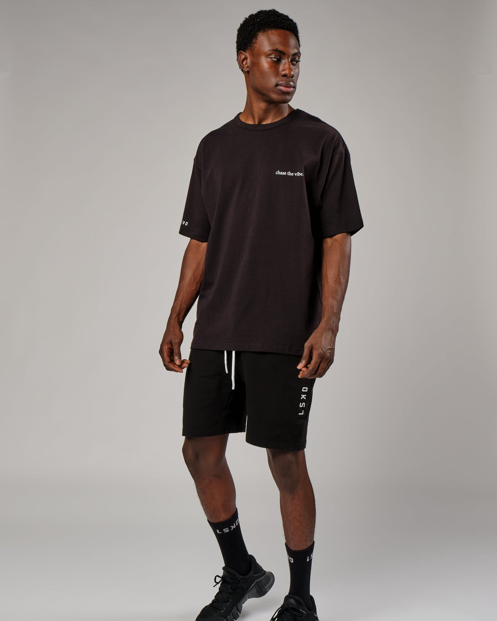 Model wearing Taylor Tee Oversize - Black
