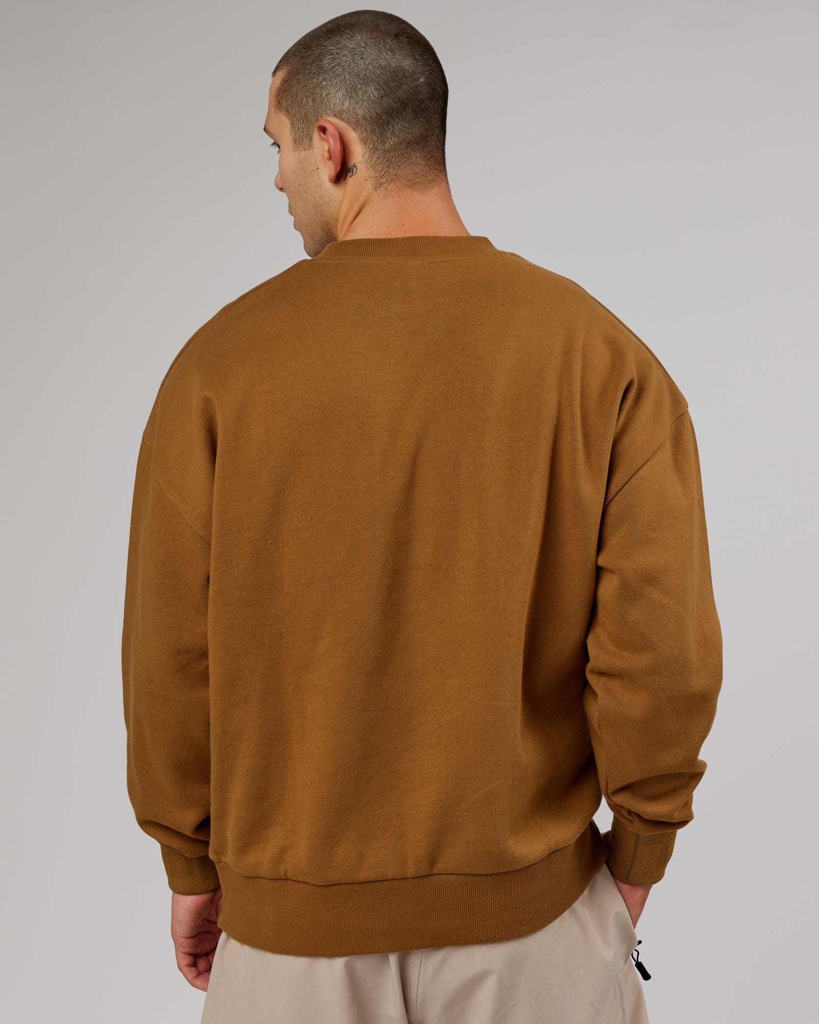 Model wearing Ultimate Comfort Sweater Oversize - Camel