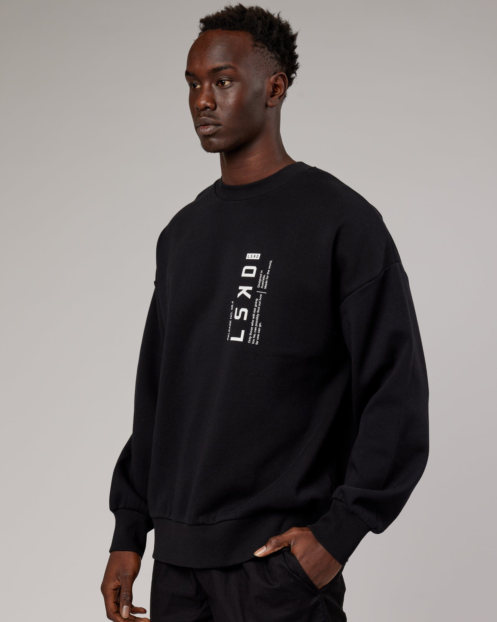 Model wearing Upright Sweater Oversize - Black