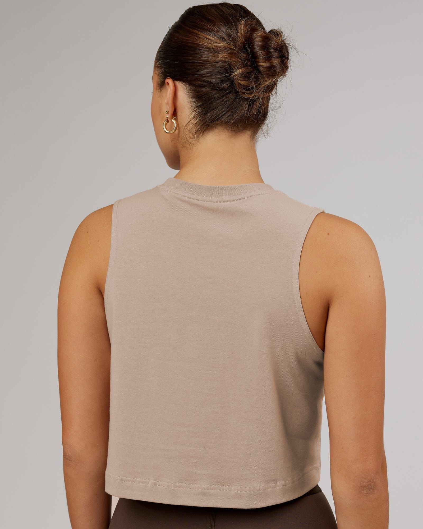 Model wearing Speedway FLXCotton Cropped Tank - Taupe