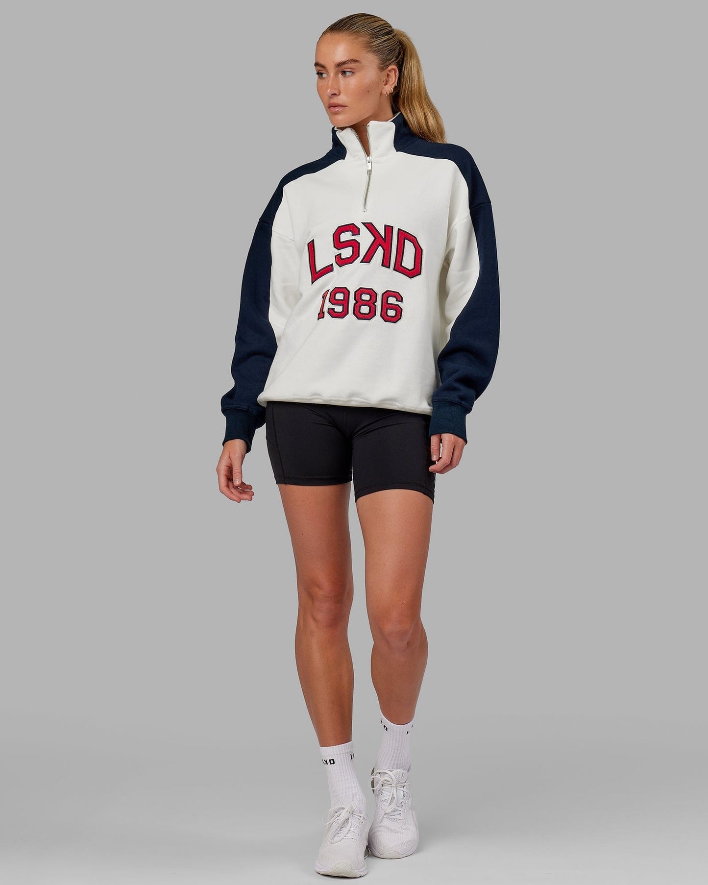 Model wearing Unisex Alumni 1/4 Zip Sweater Oversize - Navy-Red