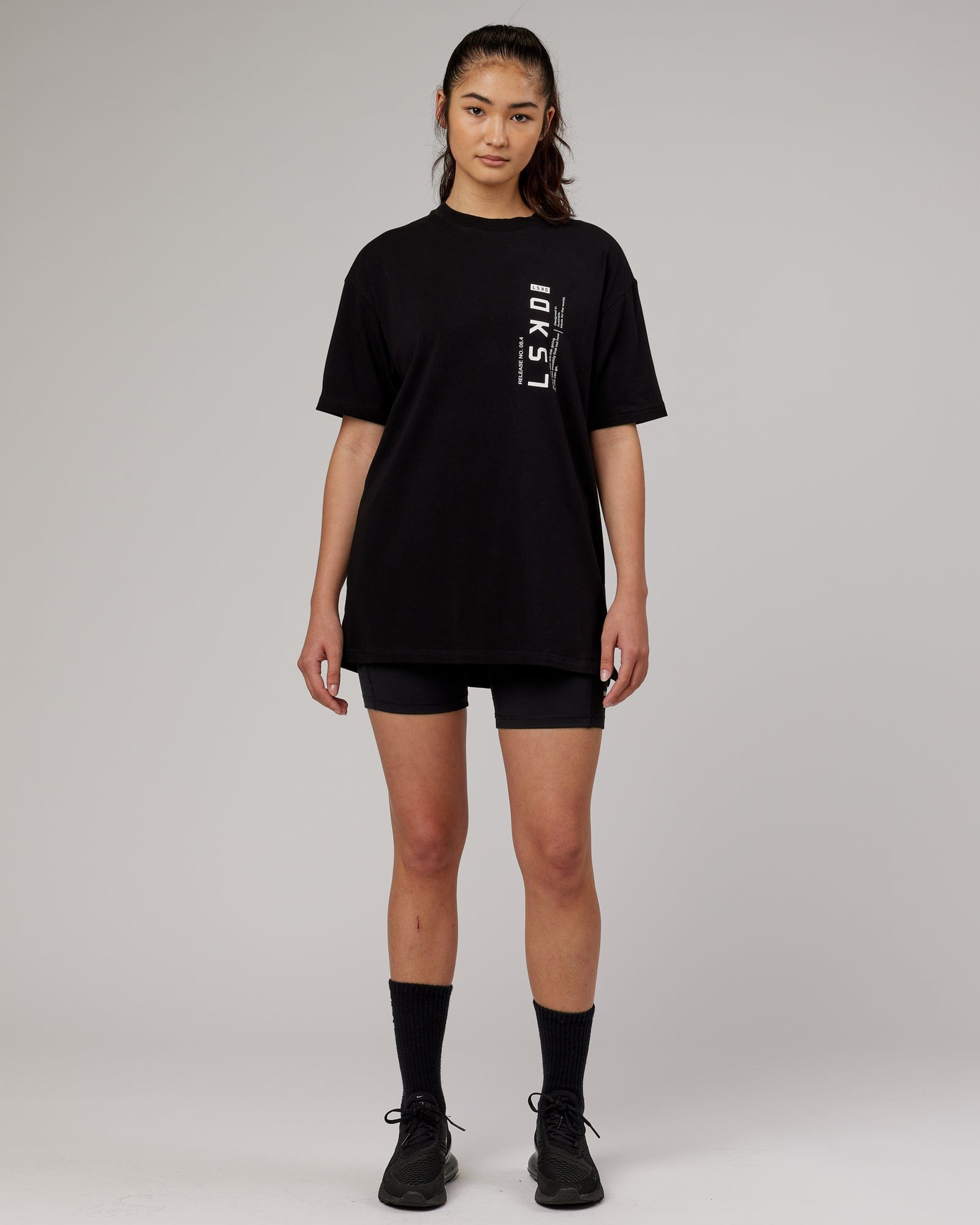 Model wearing Upright FLXCotton Tee Oversize - Black