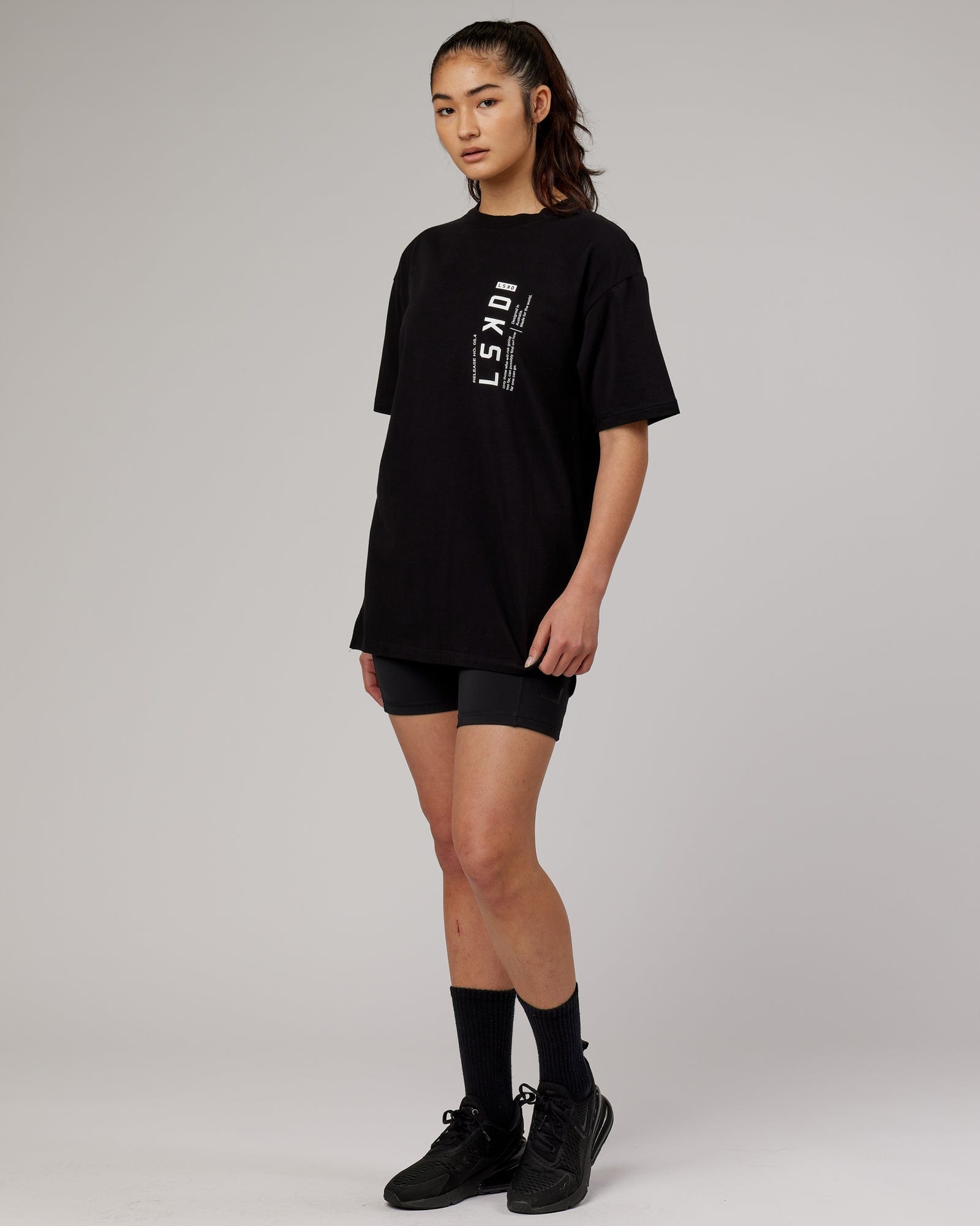 Model wearing Upright FLXCotton Tee Oversize - Black
