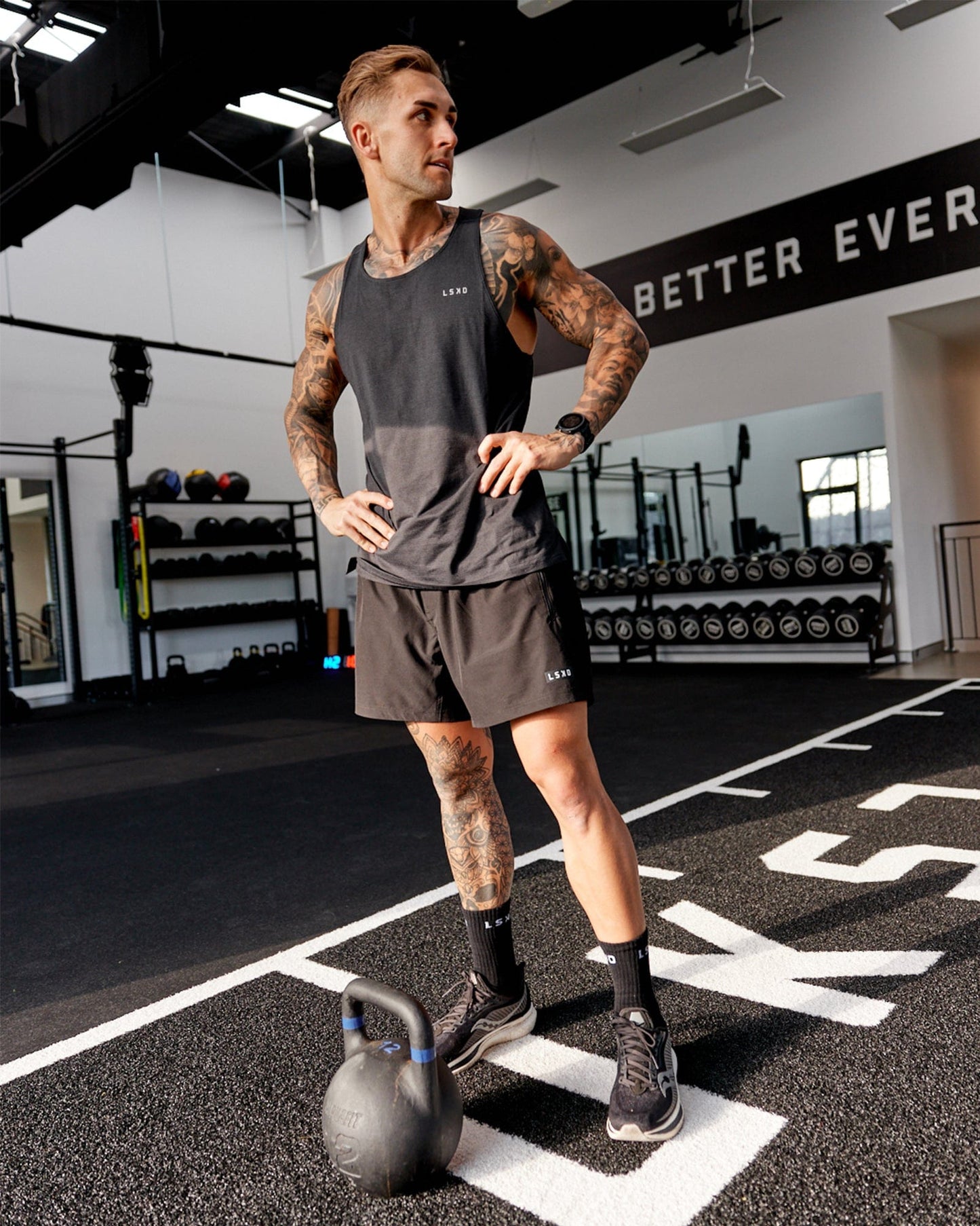 Model wearing Perform VapourFLX Tank - Black Marl