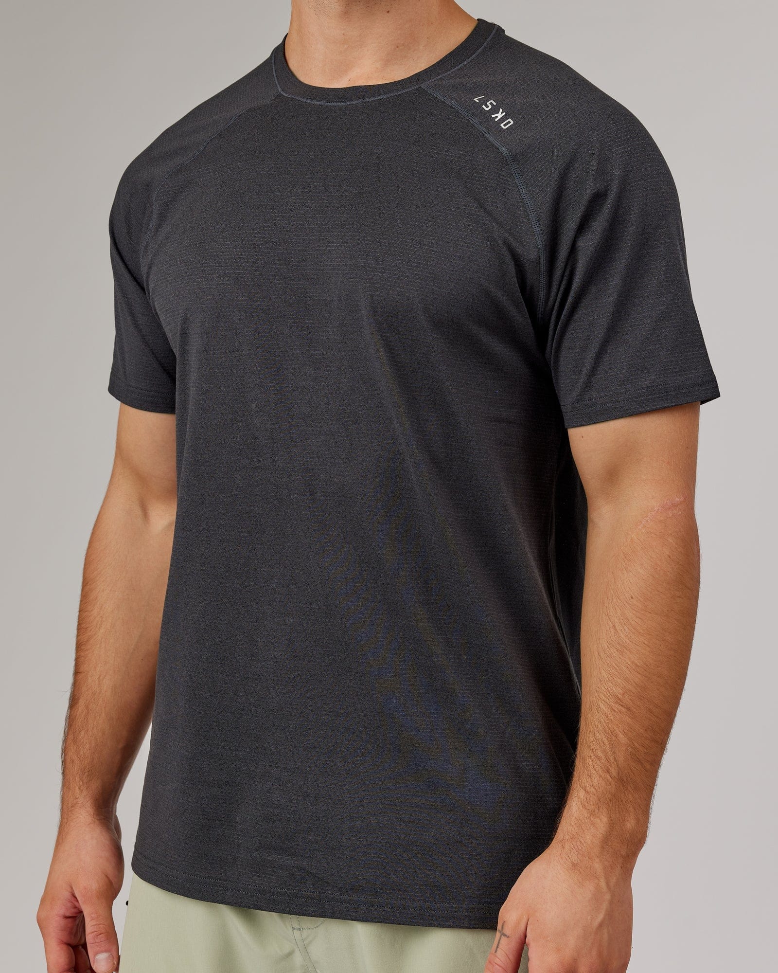 Model wearing Perform VapourFLX Tee - Black Marl