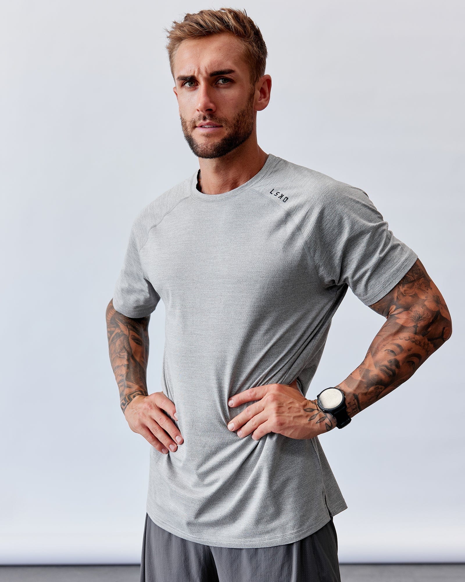 Model wearing Perform VapourFLX Tee - Lt Grey Marl