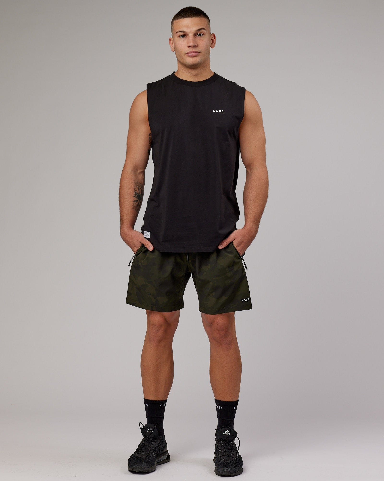 Model wearing VS5 FLXCotton Tank Oversize - Black