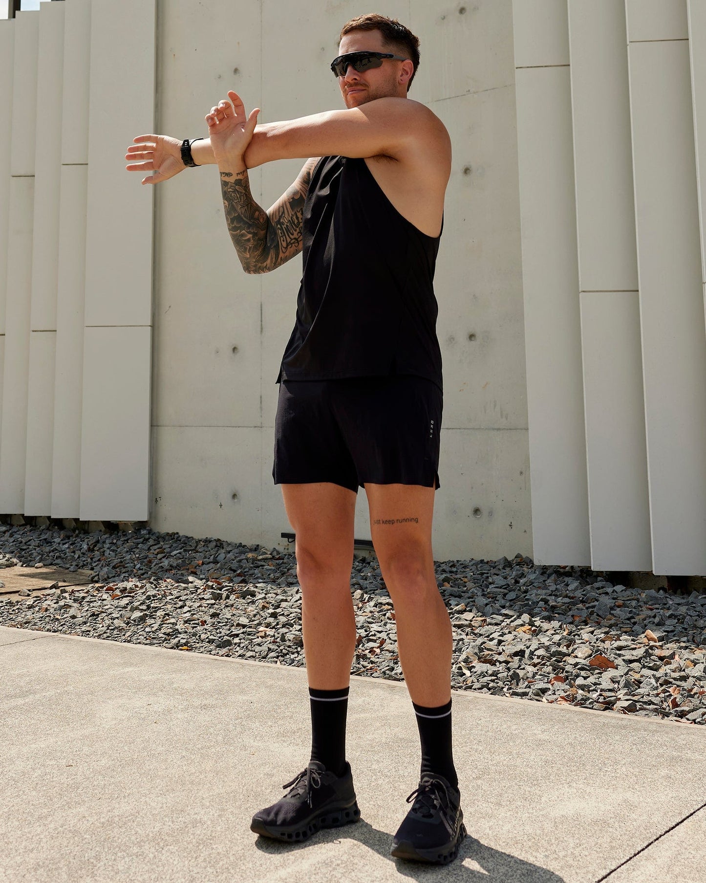 Man wearing Pace Running Tank - Black