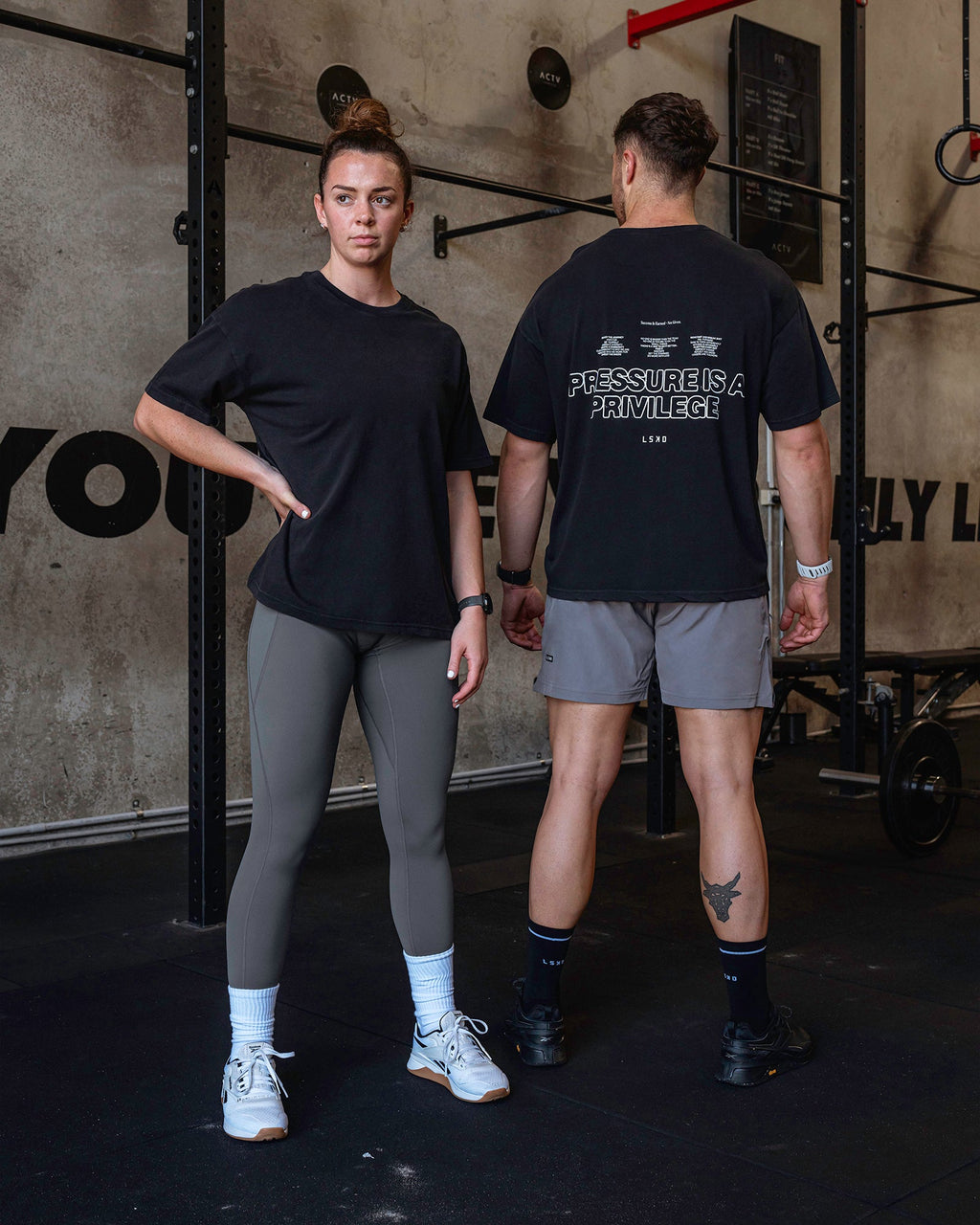 Duo wearing Unisex Washed Pressure Heavyweight Tee Oversize - Black-White