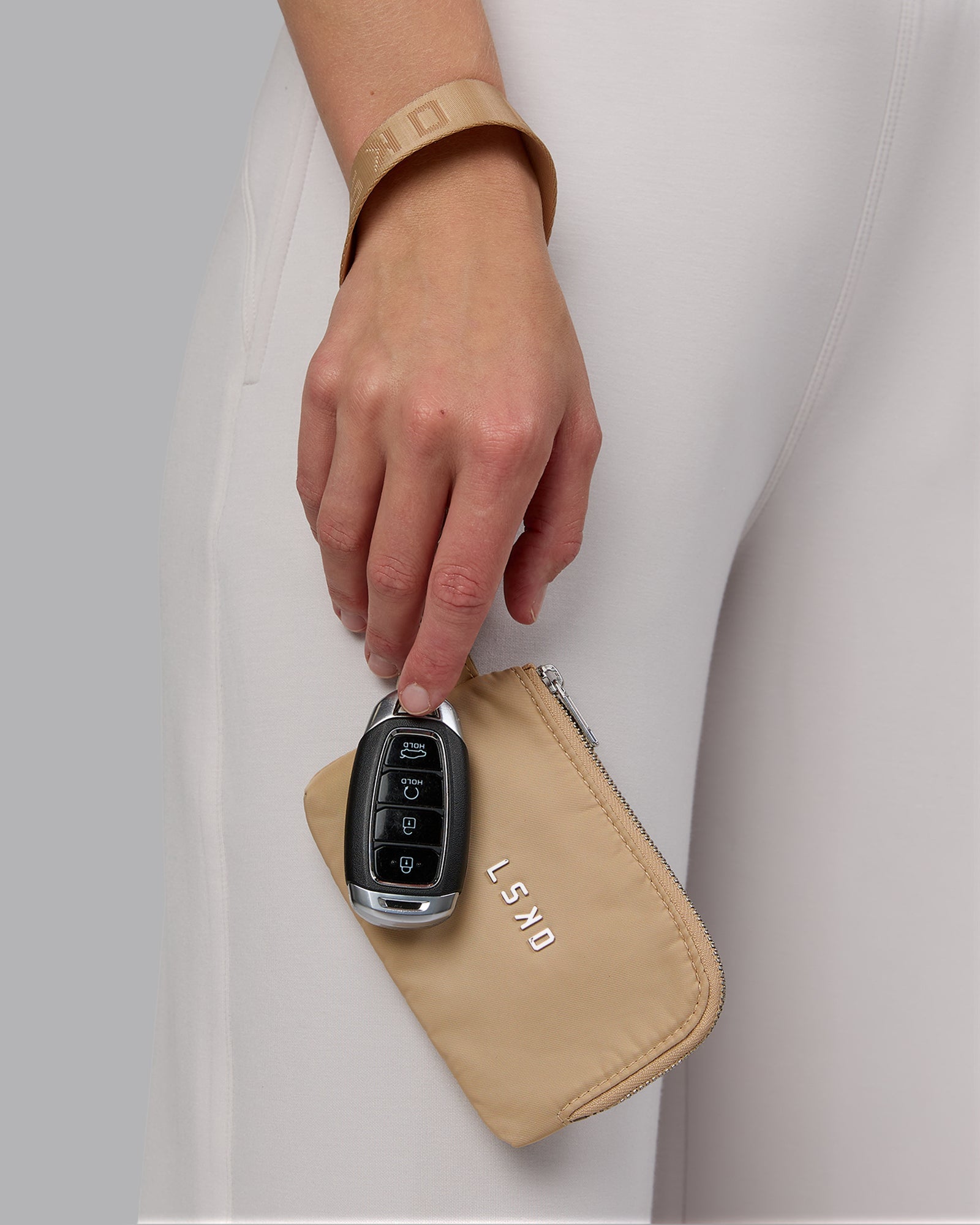 Go-To Wristlet Pouch - Oat Milk