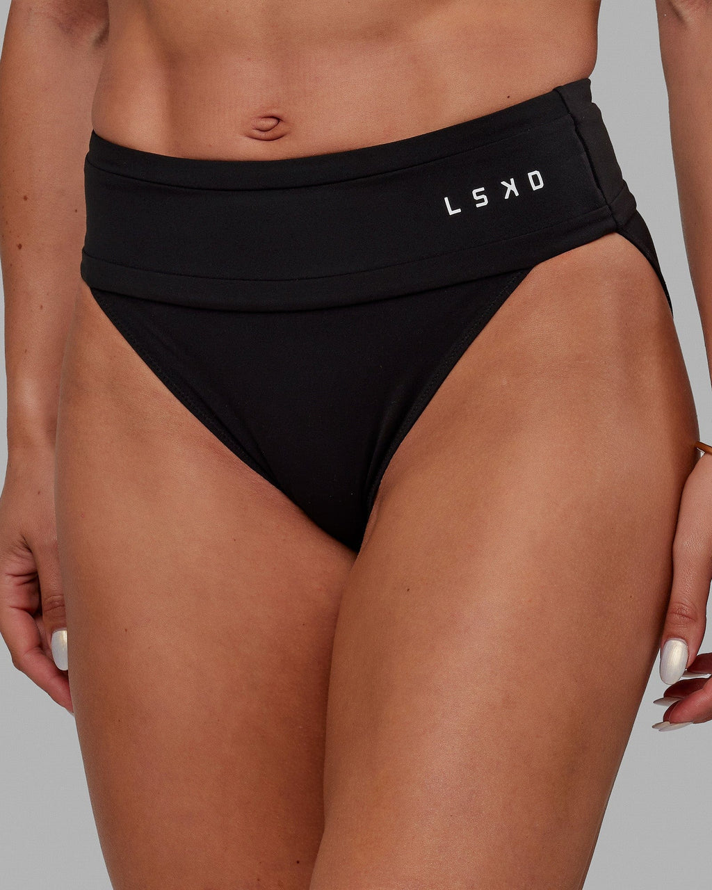 Woman wearing Elevate Sprinting Briefs - Black-White