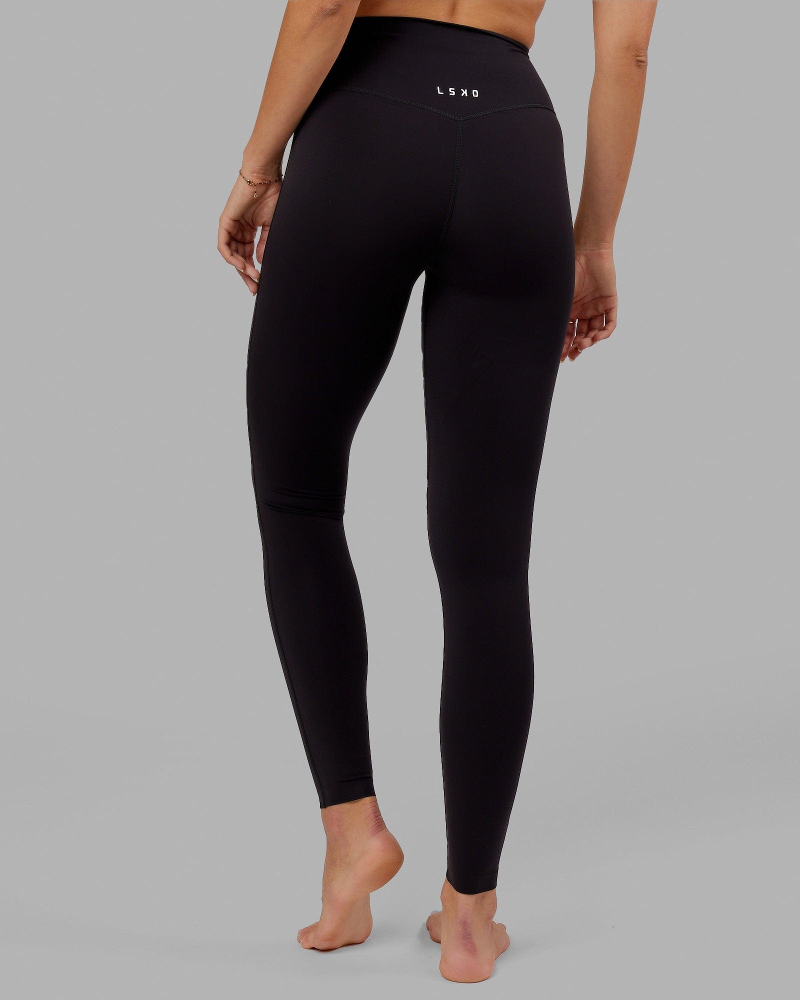 Woman wearing Elixir X-Long Tight - Black