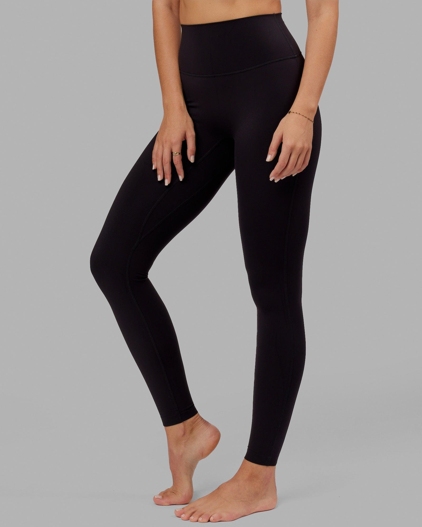 Woman wearing Elixir X-Long Tight - Black