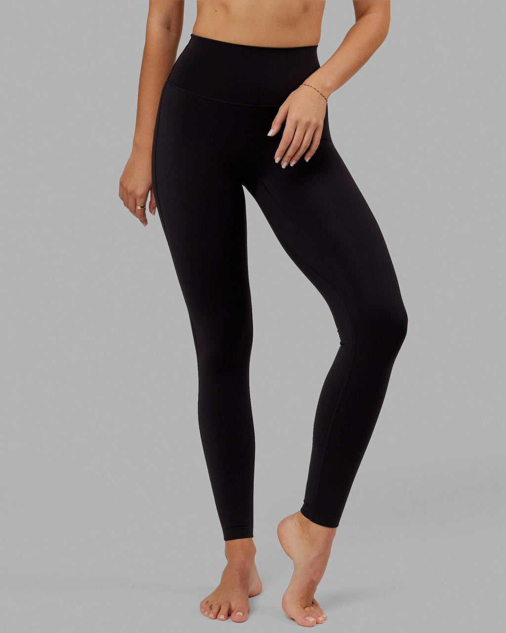 Woman wearing Elixir X-Long Tight - Black