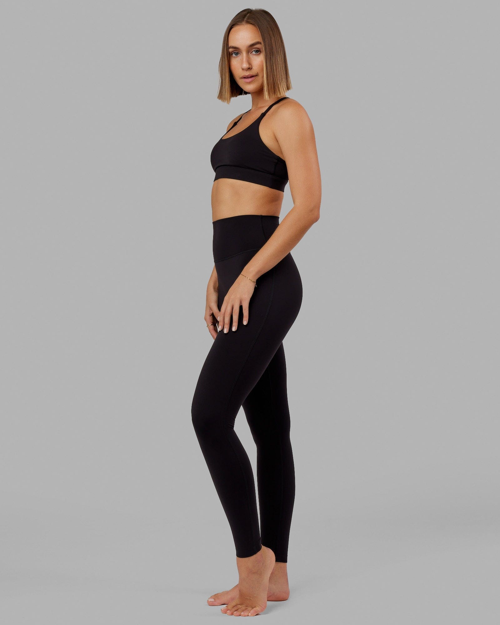 Woman wearing Elixir X-Long Tight - Black