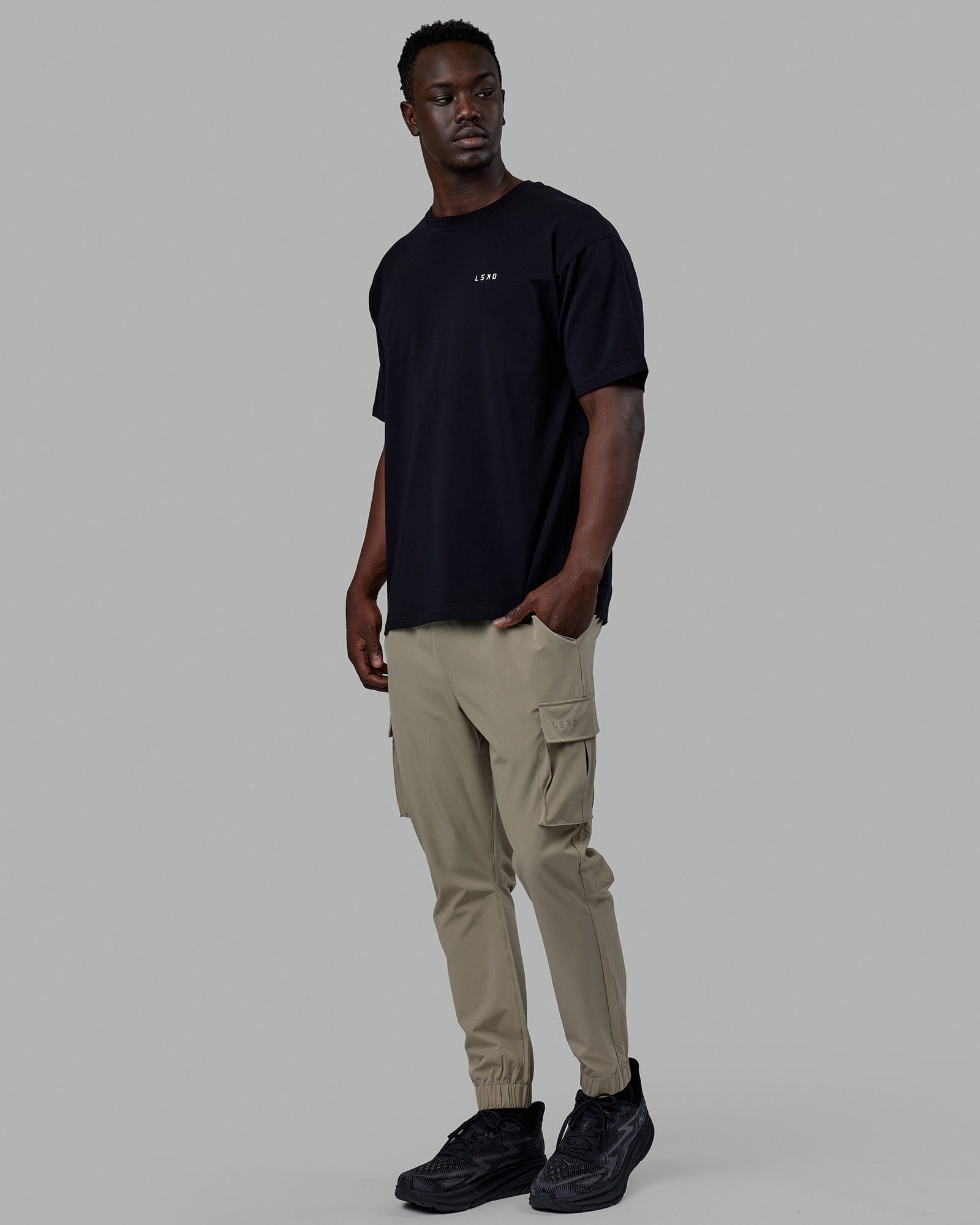 Man wearing Unisex Lift-Up FLXCotton Tee Oversize - Black-White