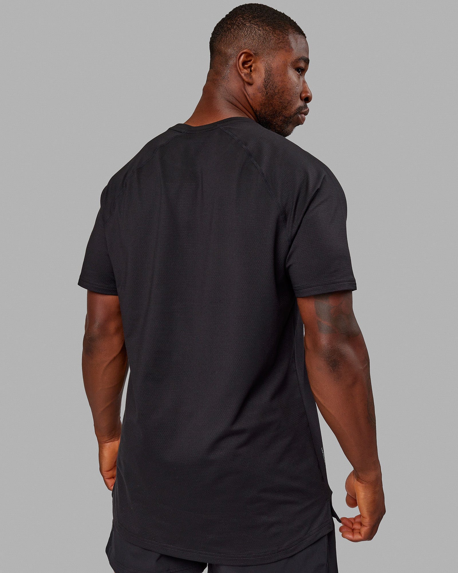 Man wearing Perform VapourFLX Tee - Black-Reflective