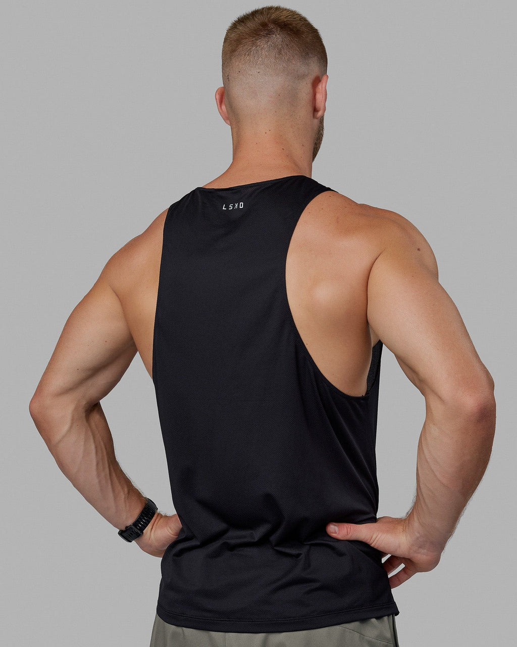 Man wearing Pace Running Tank - Black
