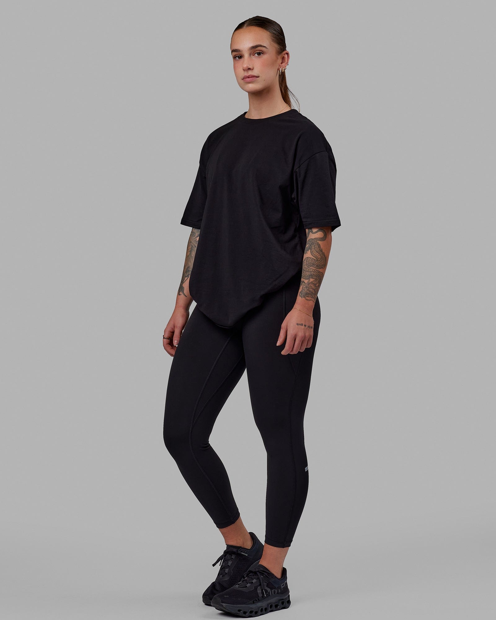Woman wearing Unisex Love The Run FLXCotton Tee Oversize - Black-White
