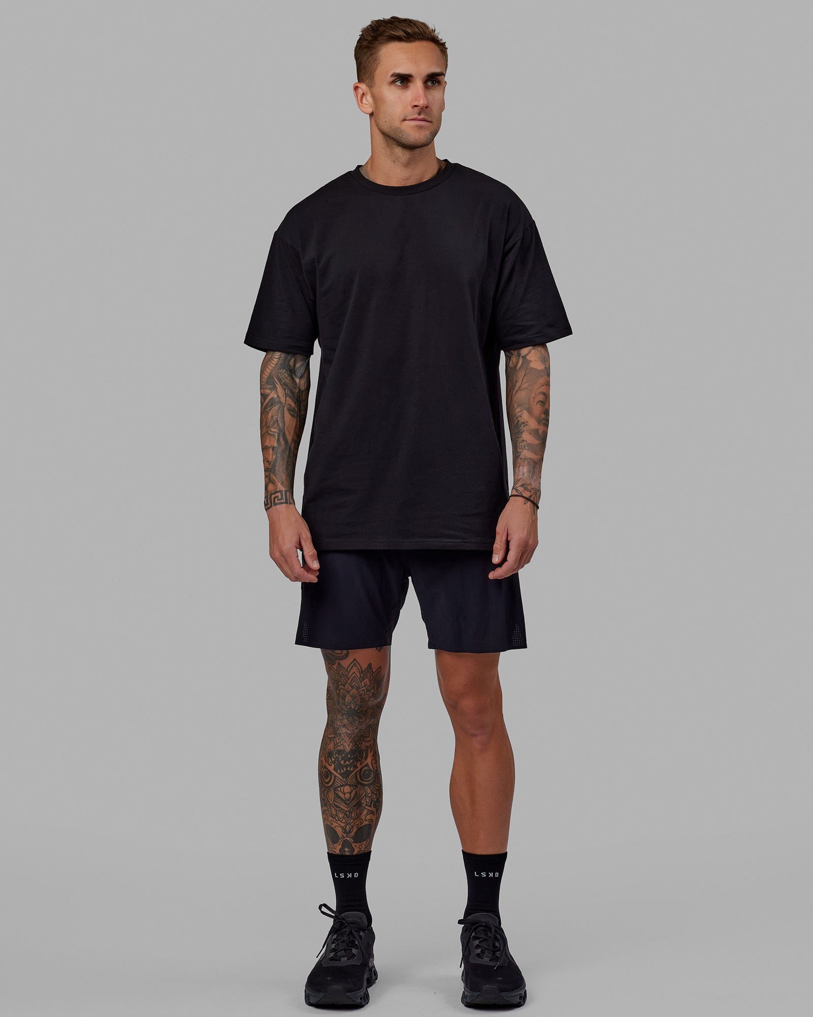 Man wearing Unisex Love The Run FLXCotton Tee Oversize - Black-White