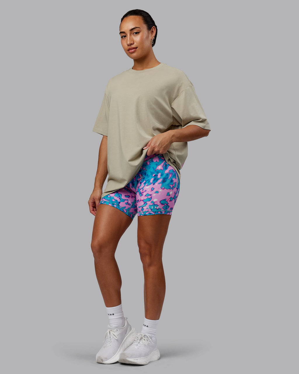 Woman wearing Unisex So Cal 24 FLXCotton Tee Oversize - Sustained Grey-Atlantis