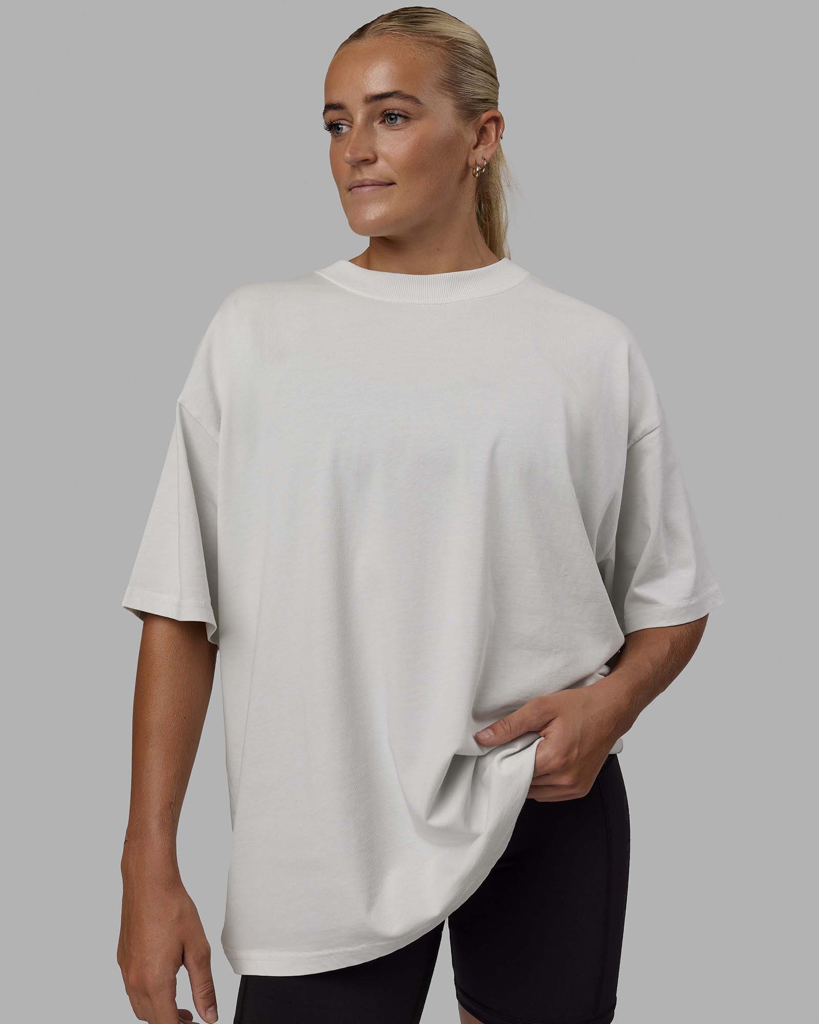 Woman wearing Unisex Washed Move Fast Heavyweight Tee Oversize - Lunar Rock-Windsurfer