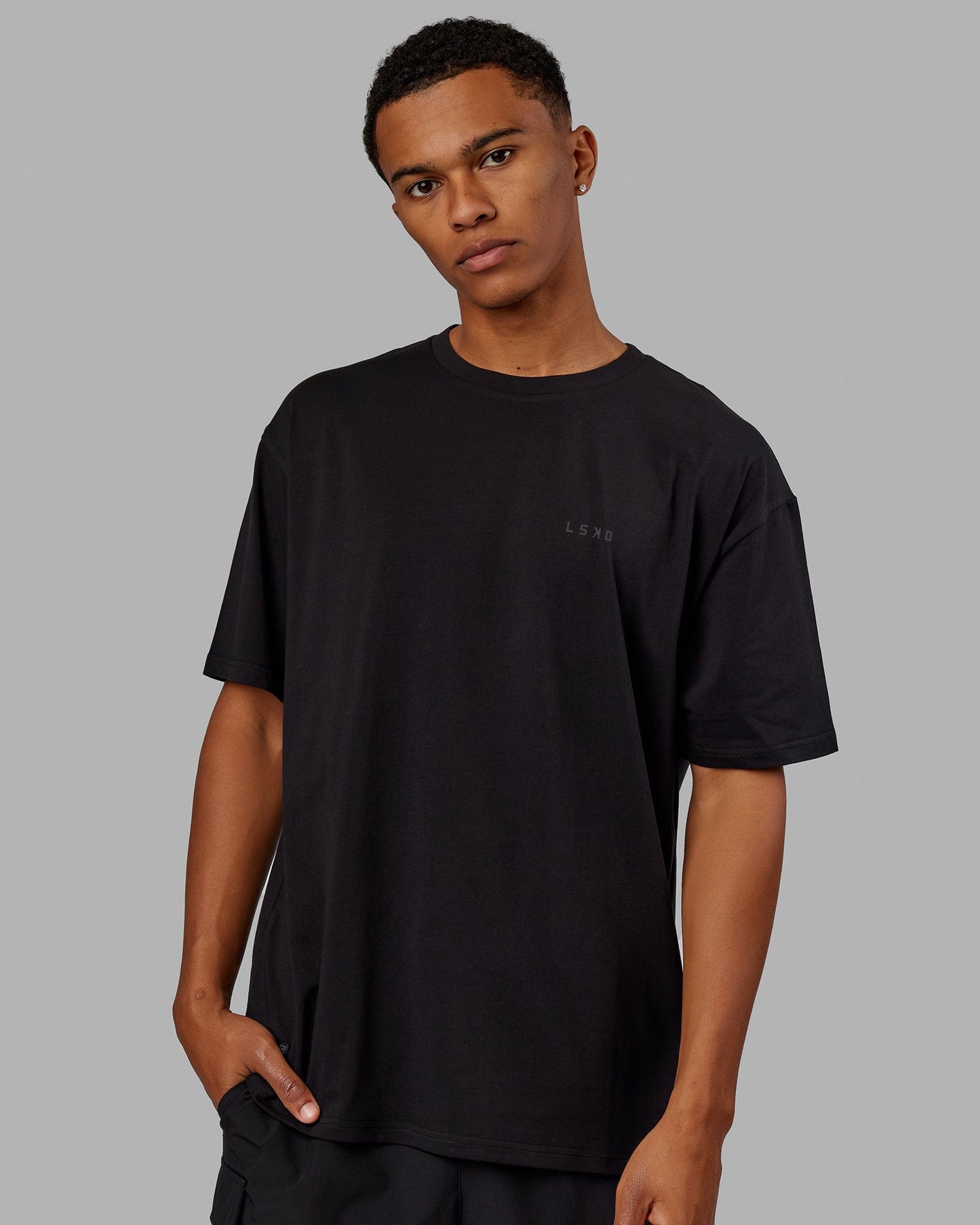 Man wearing Unisex VS5 FLXCotton Tee Oversize - Black-Black