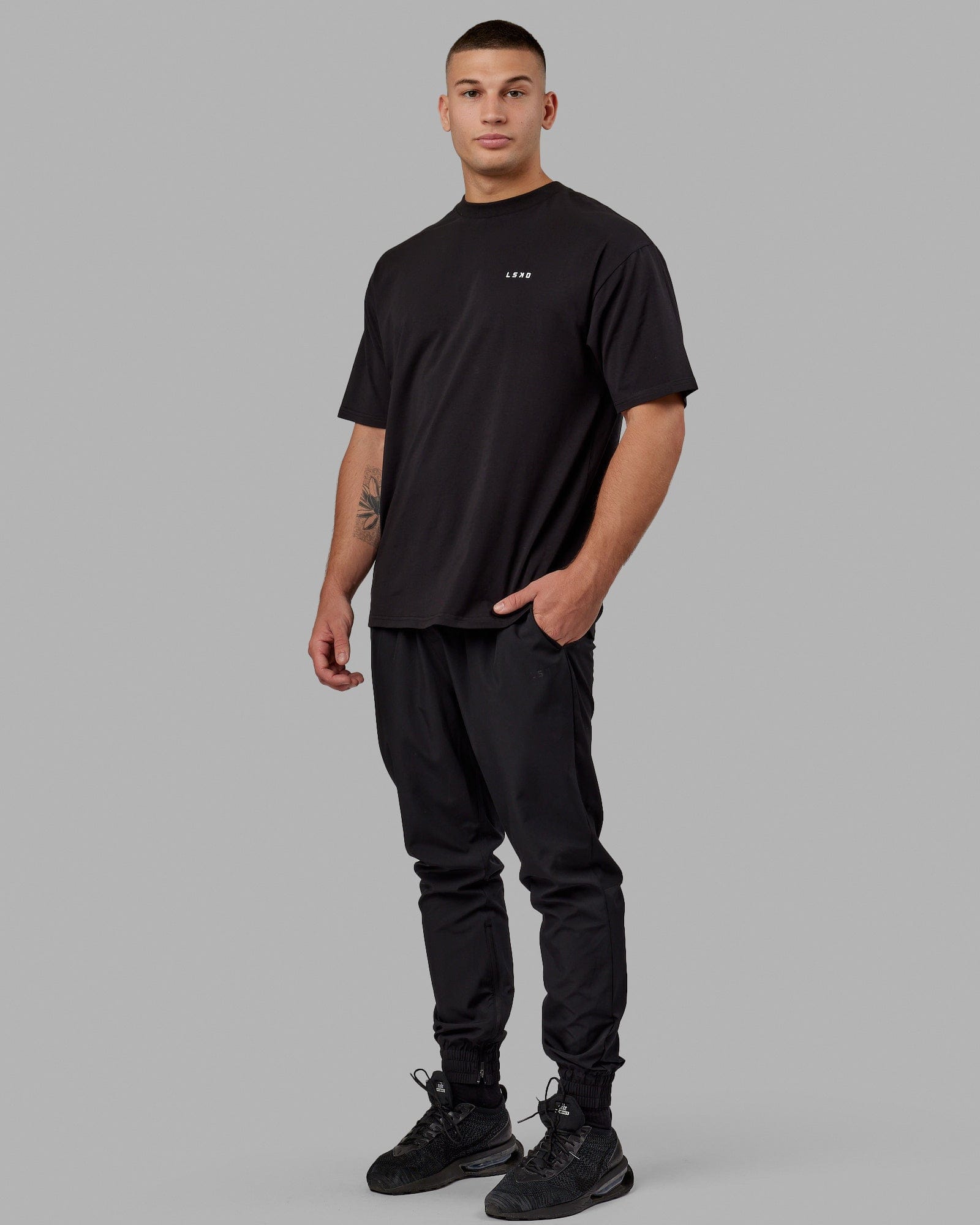 Man wearing Unisex VS5 FLXCotton Tee Oversize - Black-White