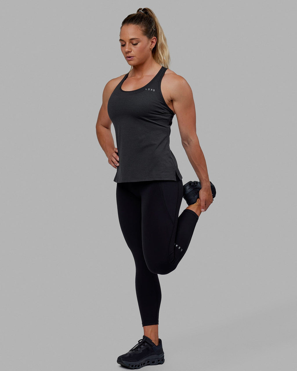 Woman wearing Perform VapourFLX Tank - Black Marl