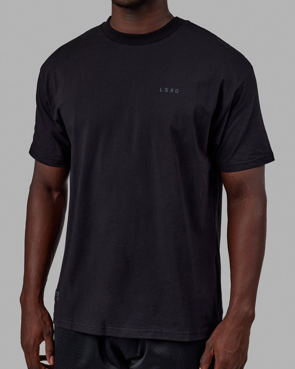 Man wearing Unisex VS6 FLXCotton Tee Oversize - Triple Black
