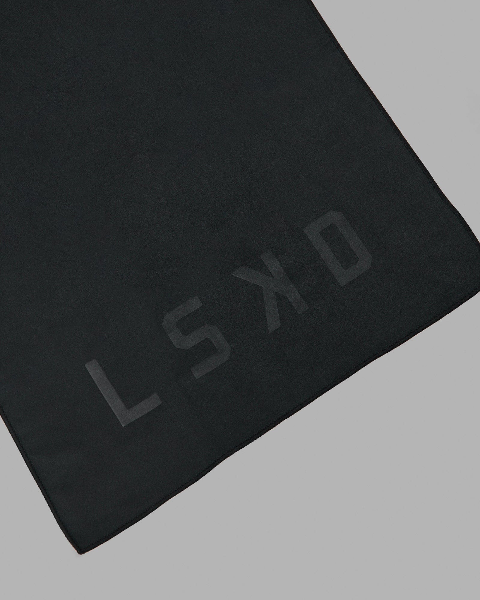 Perform Lightweight Microfibre Towel - Black