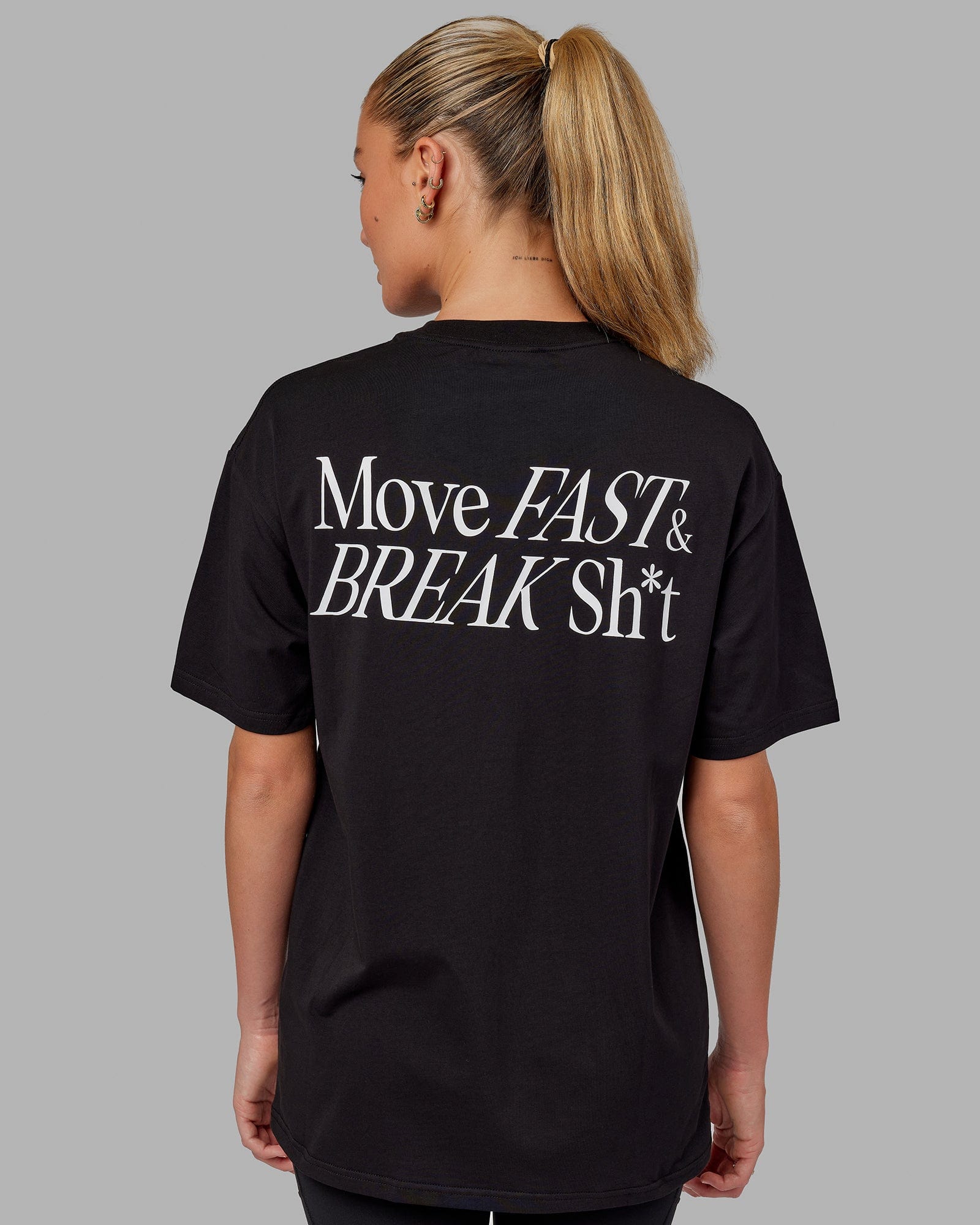 Woman wearing Unisex VS5 FLXCotton Tee Oversize - Black-White