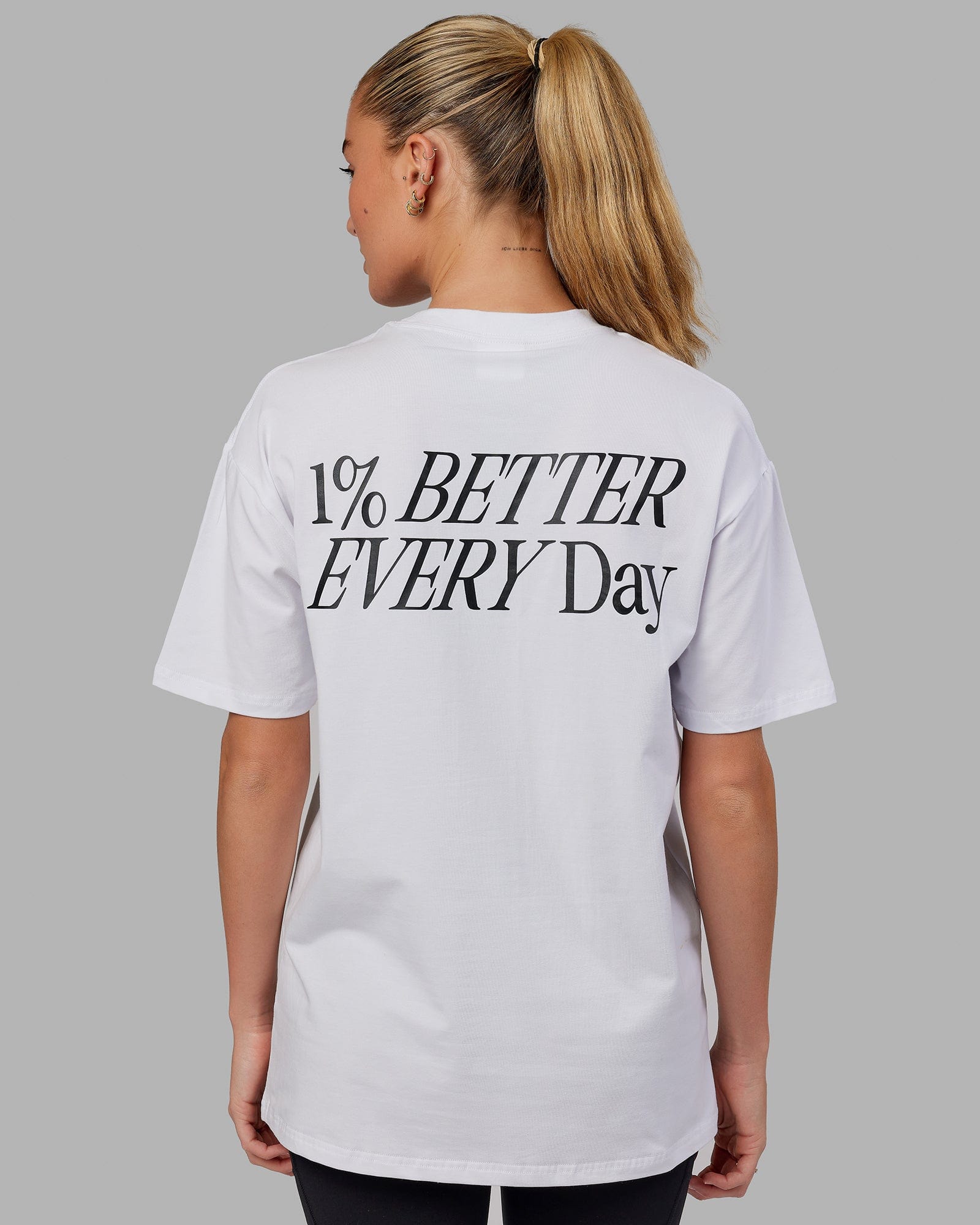 Woman wearing Unisex VS6 FLXCotton Tee Oversize - White-Black