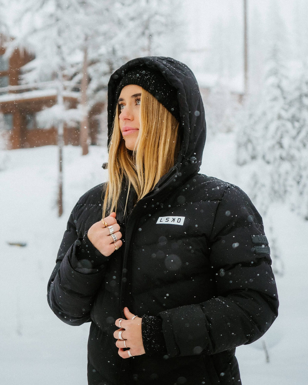 Model wearing Roasted Puffer Jacket 21 - Black