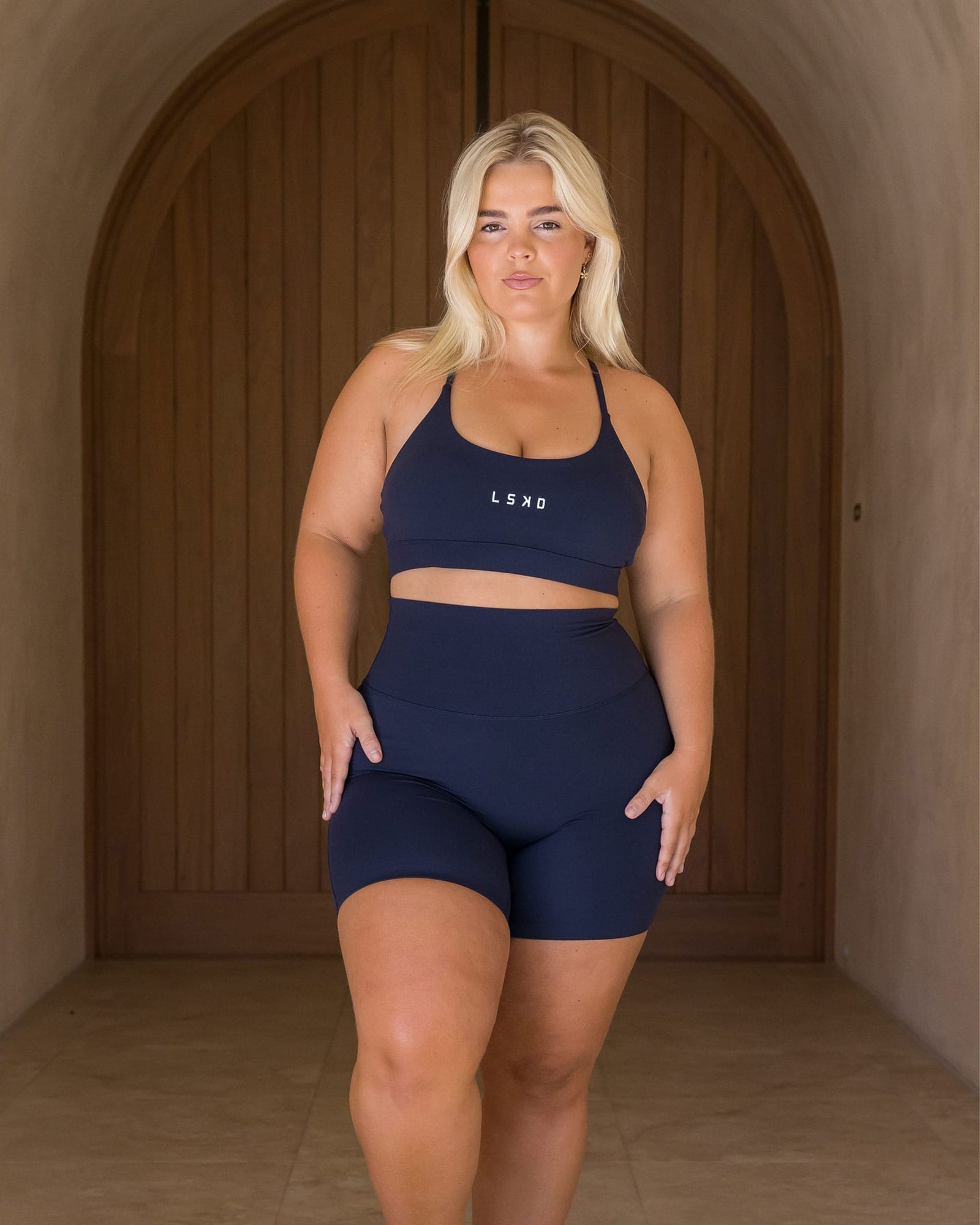 Model wearing Elixir Mid Short Tight - Navy