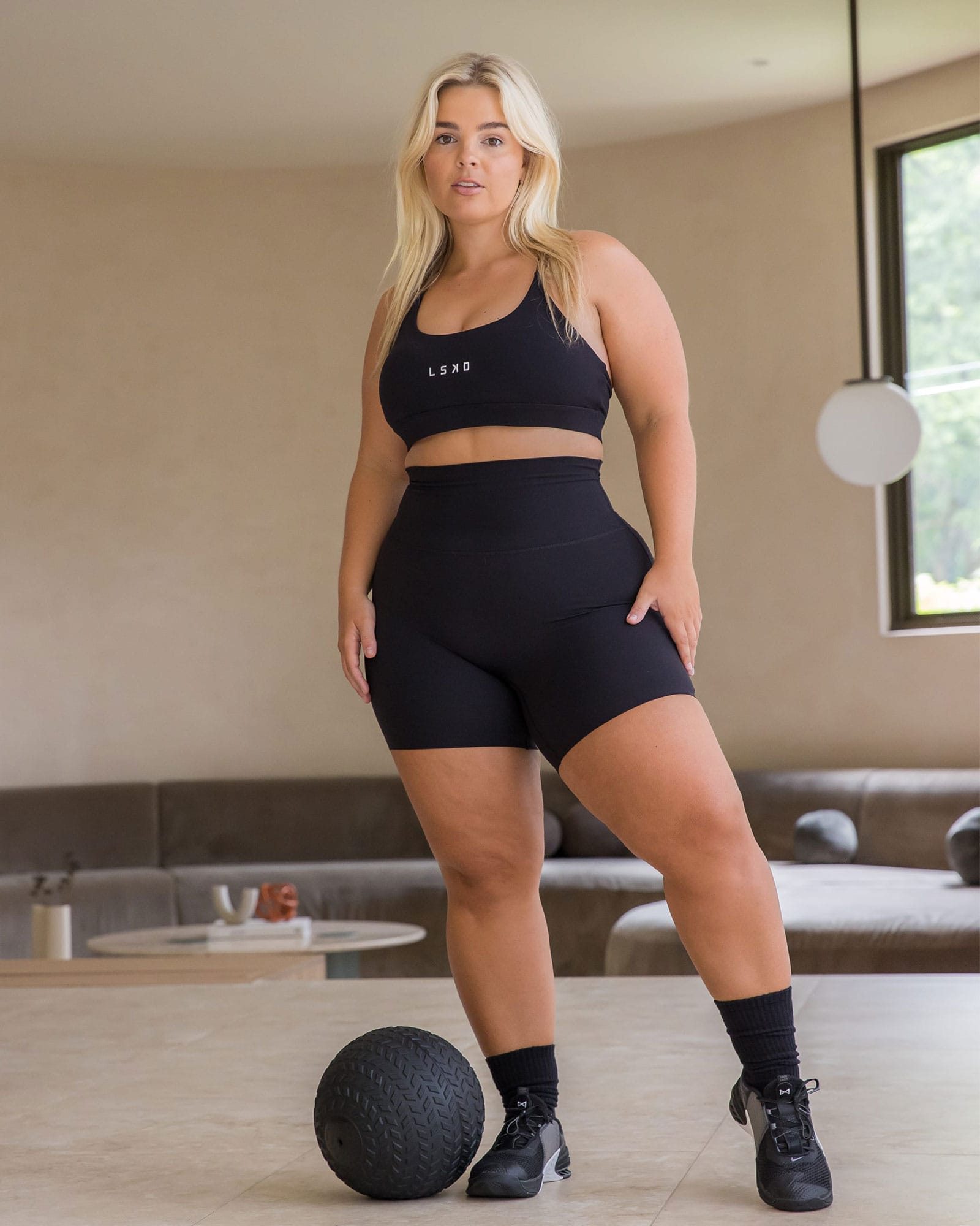 Model wearing Elixir Mid Short Tight - Black