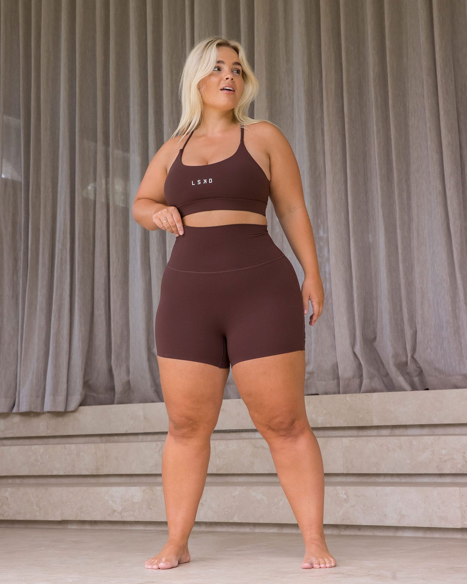 Model wearing Elixir Mid Short Tight - Chocolate