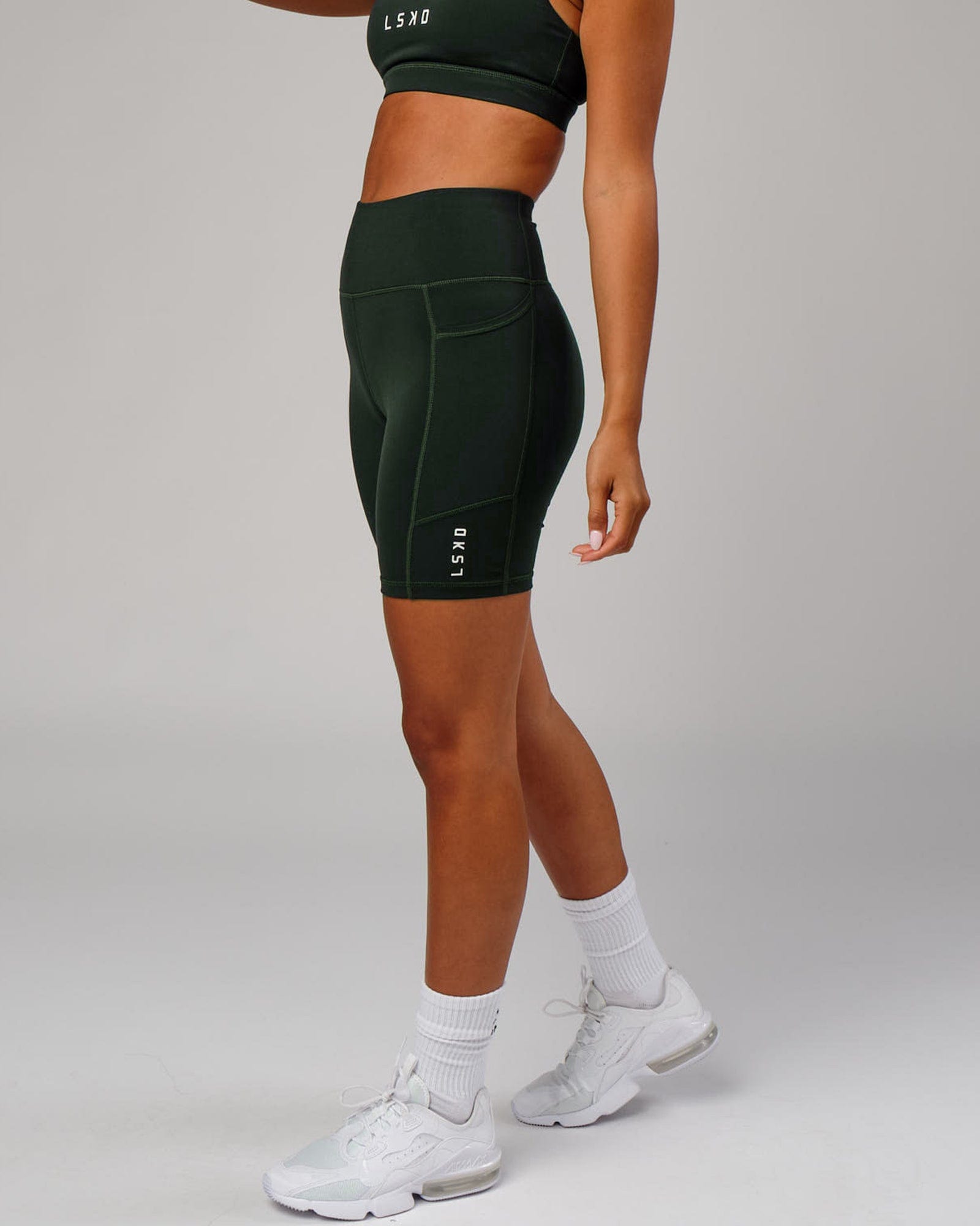 Model wearing Rep Mid Short Tight Small Logo - Forest