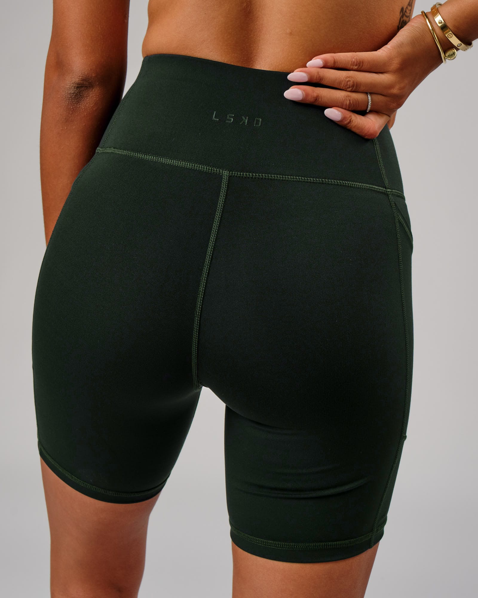 Model wearing Rep Mid Short Tight Small Logo - Forest